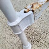 White metal bed “in its own juice” to be repainted