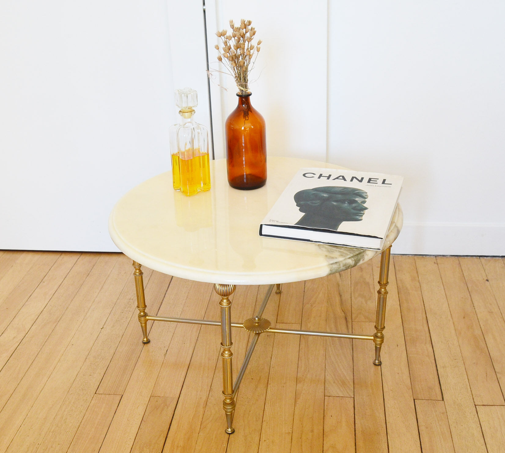 Round coffee table in 1960s neoclassical marble style