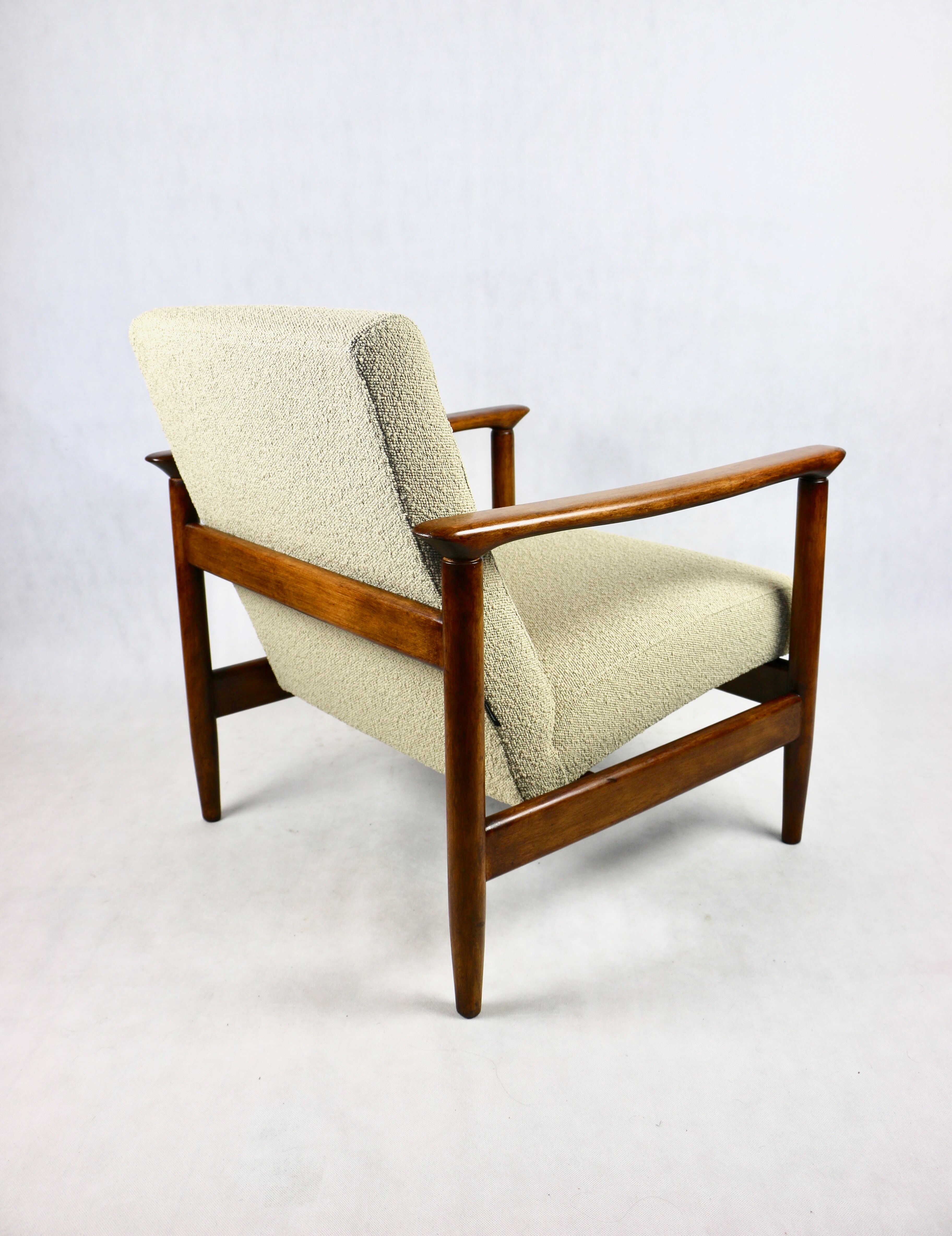 Beige boucle GFM-142 armchair, 1970s