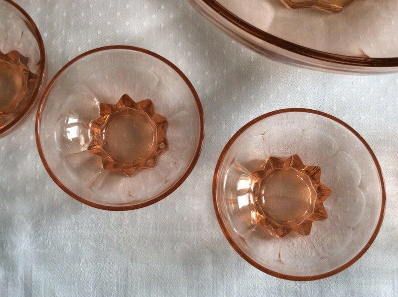 Set of 8 vintage dessert bowls and its pink bowl 1960s