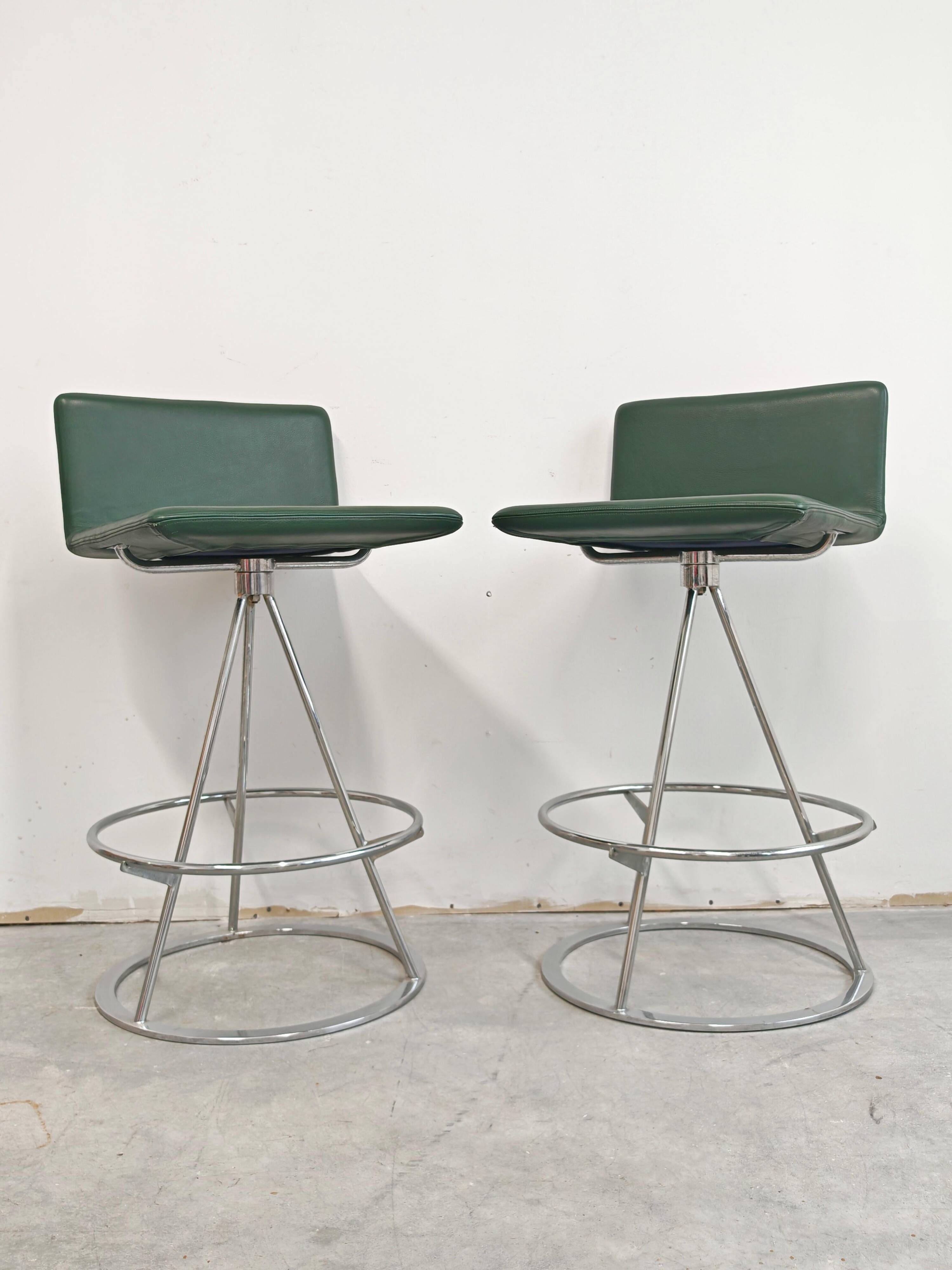 Pair of Dania bar stools in leather by Salvati & Tresoldi for Saporiti.