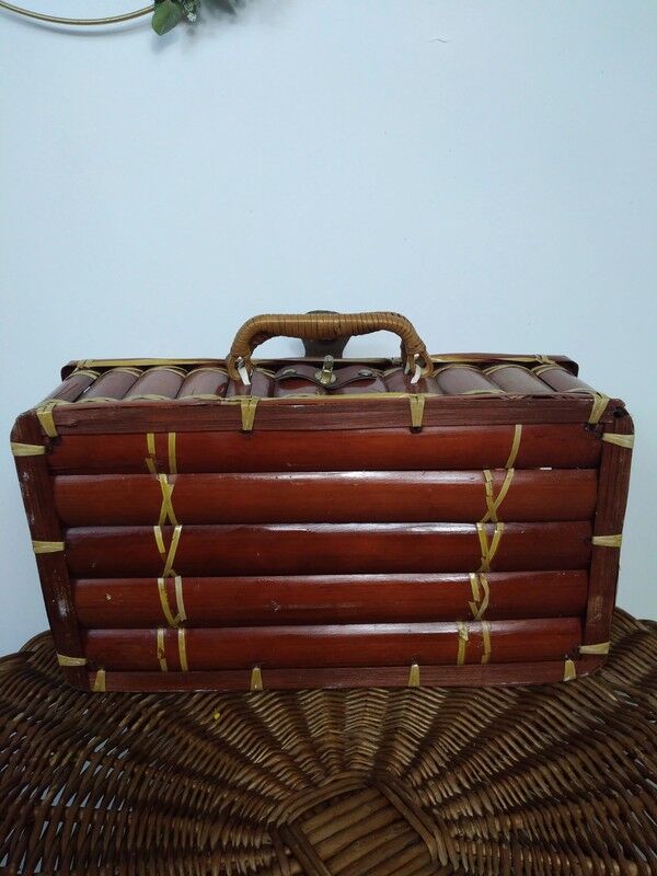 Vintage bamboo valisette