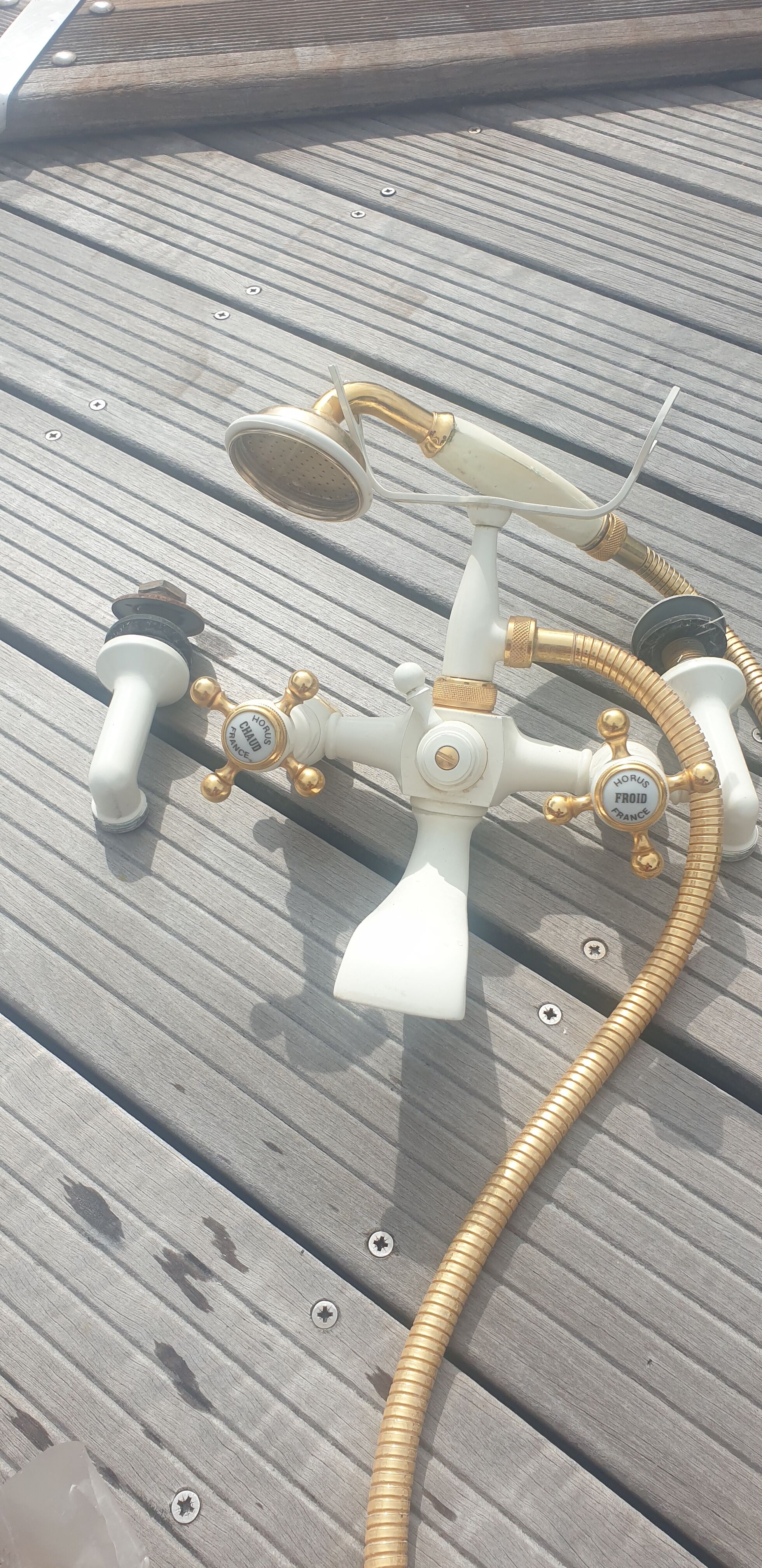 Bathtub faucet