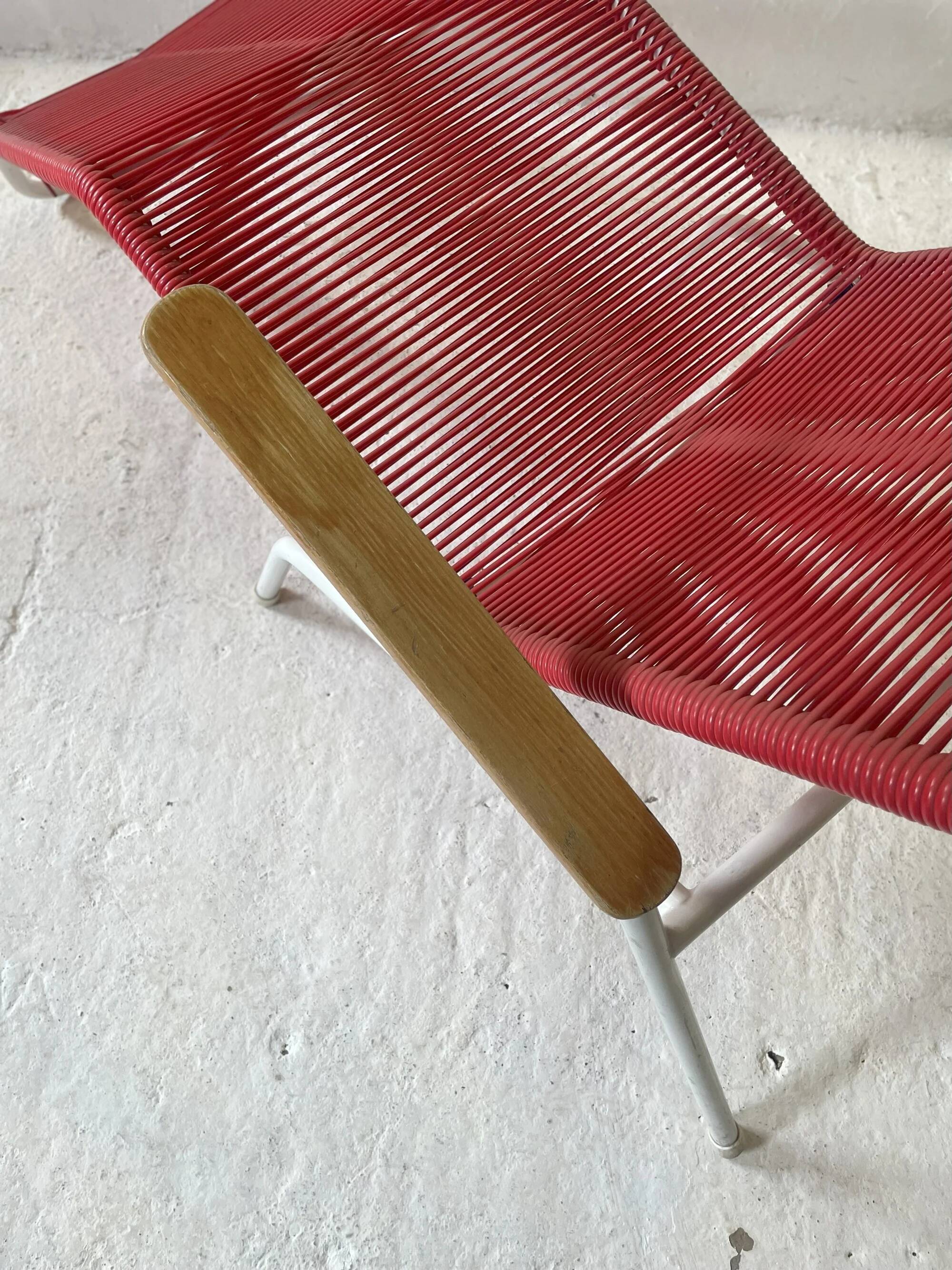 Vintage 1970s Elefant Möbel Spaghetti reclining chair for the garden.