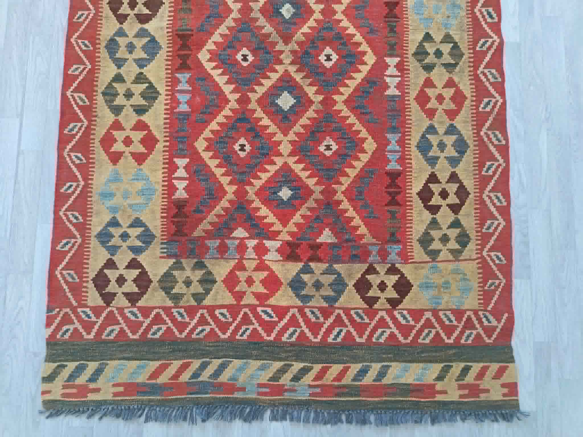 Handmade Persian Gashqaï carpet