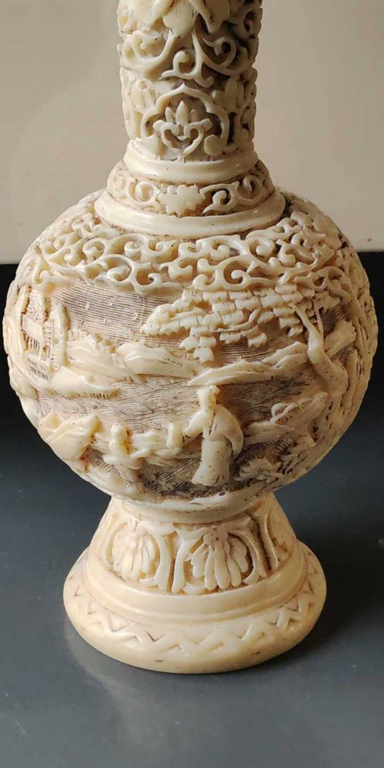 Asian-inspired ball vase. In beige cinnabar lacquer. Scenes of life decor. Arabesque and floral friezes. Height 24 cm