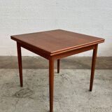 Scandinavian table with extensions