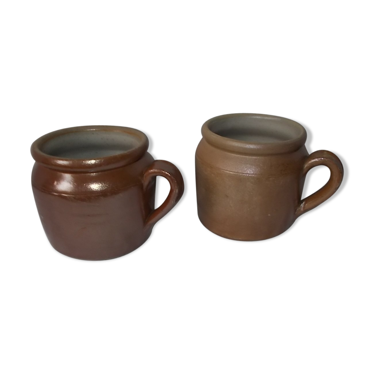 Set of 2 small stoneware pots with handle.