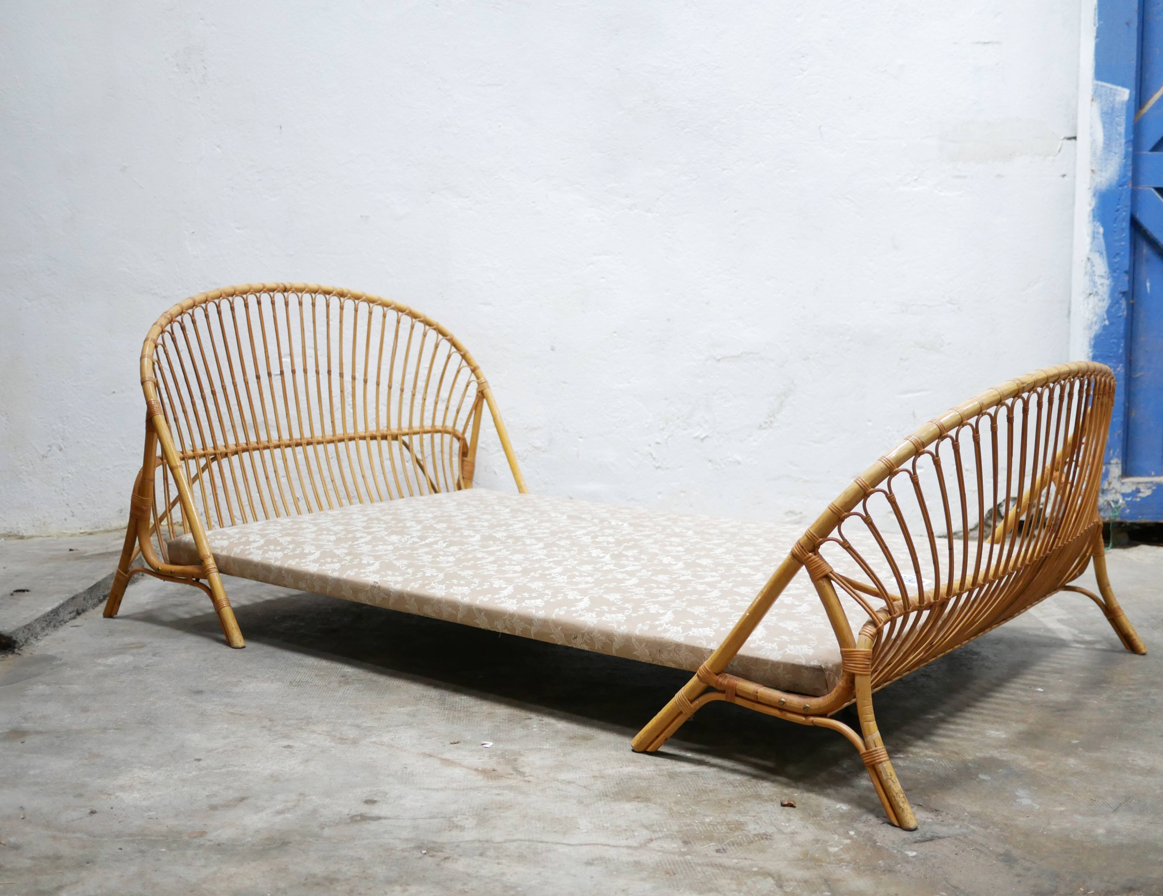 Vintage rattan basket bed 190cm x 120cm
