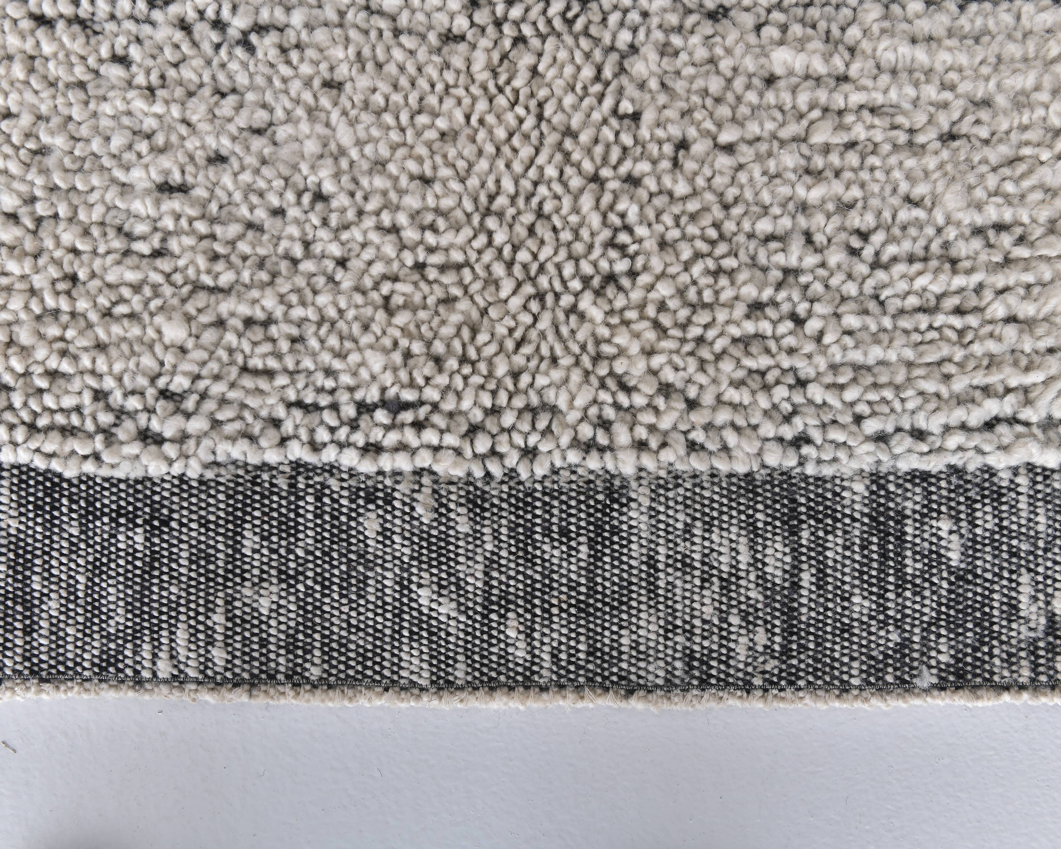 7x10 White & Black Modern Vintage Rug 206x297Cm