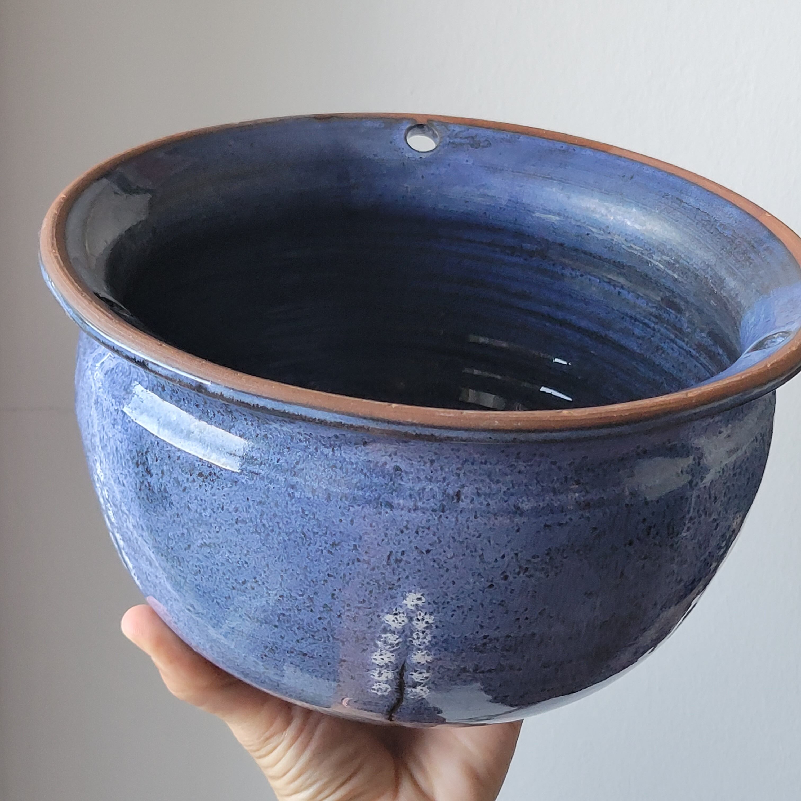 Pot cache pot to hang in terracotta or blue enamelled sandstone