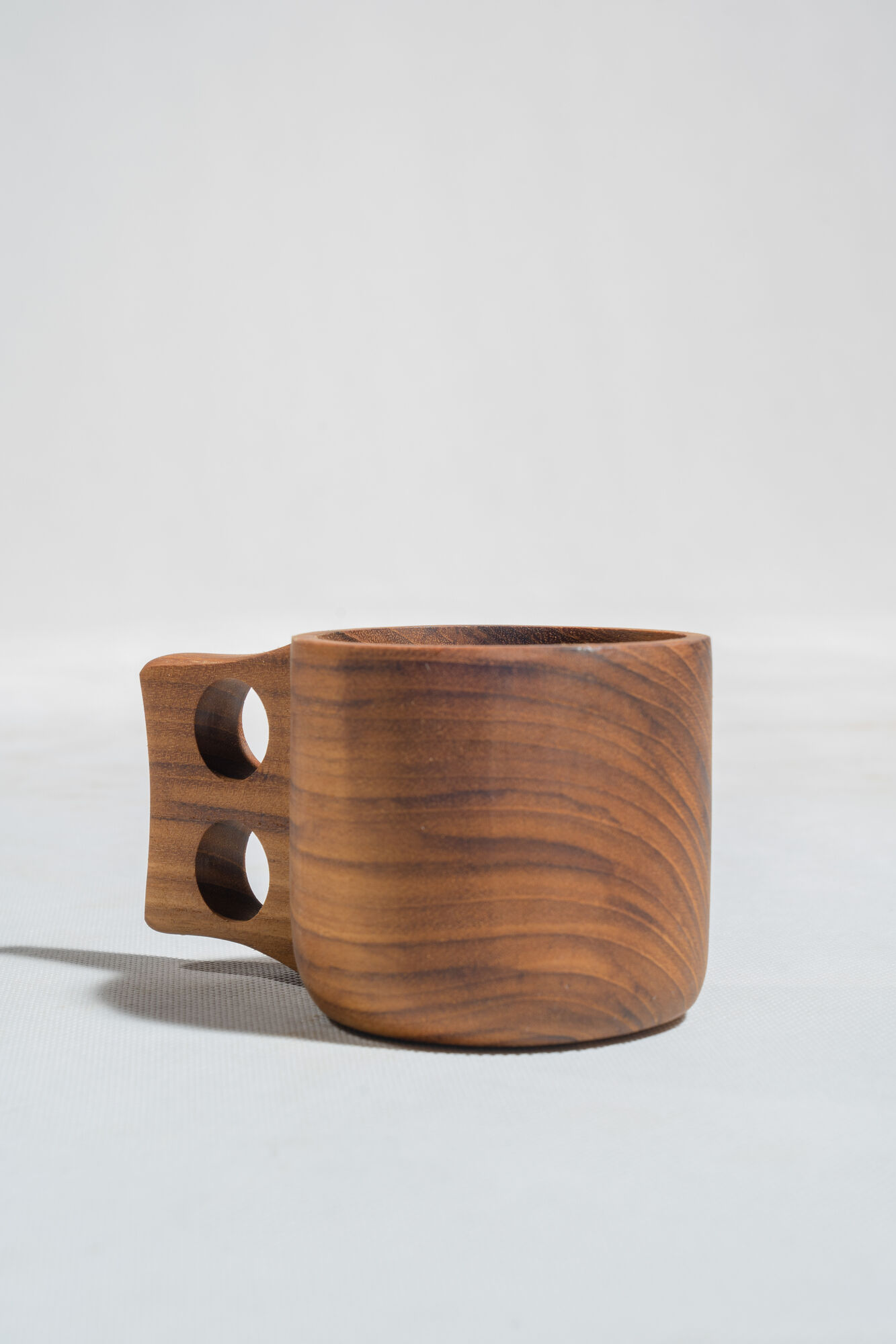 Design mug in natural monoxyl asian teak