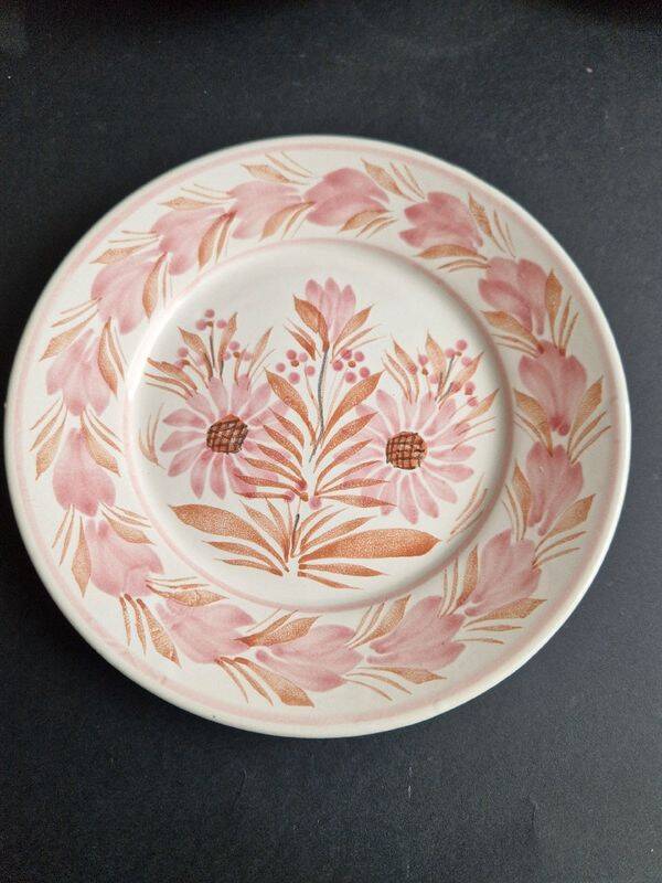 Set of 6 pink and orange HB Quimpert dessert plates
