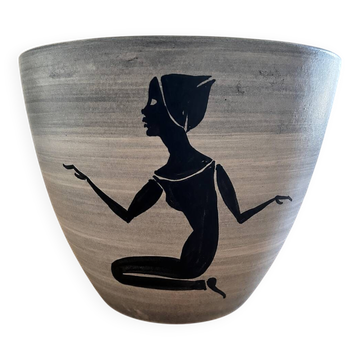 Milet cache-pot Sèvres, hand-decorated with a kneeling woman, 1950s.