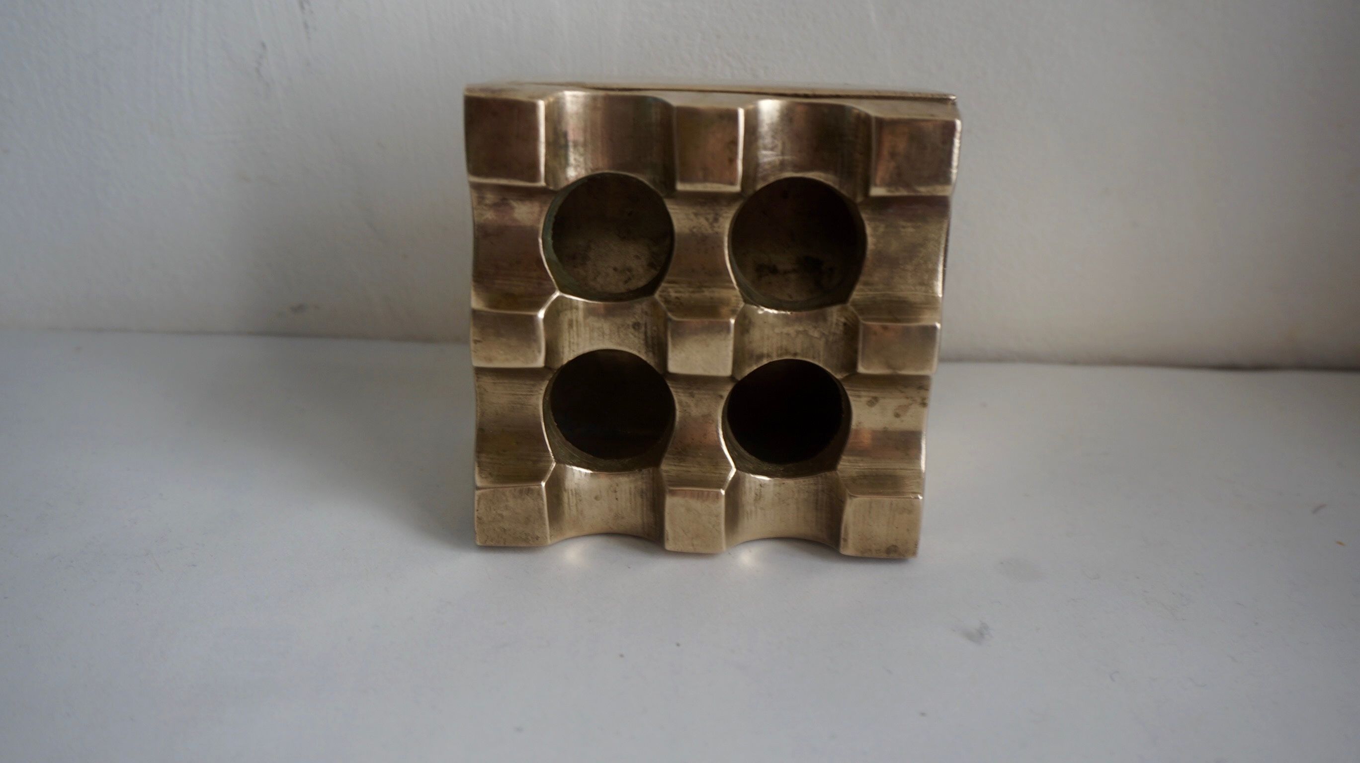 Ultima grate ashtray