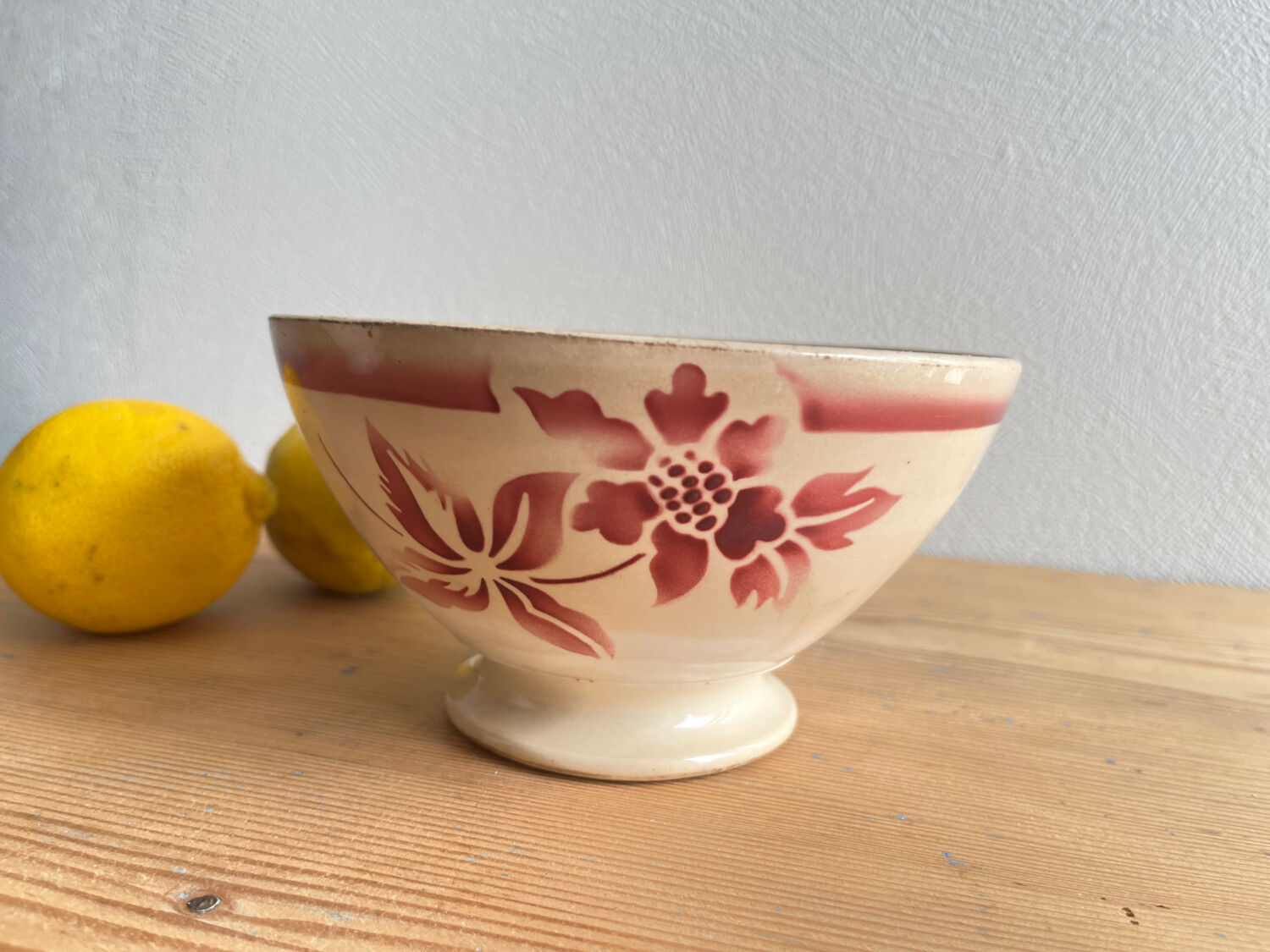 Old earthenware bowl on a pedestal, Digoin Sarreguemines model Georg.