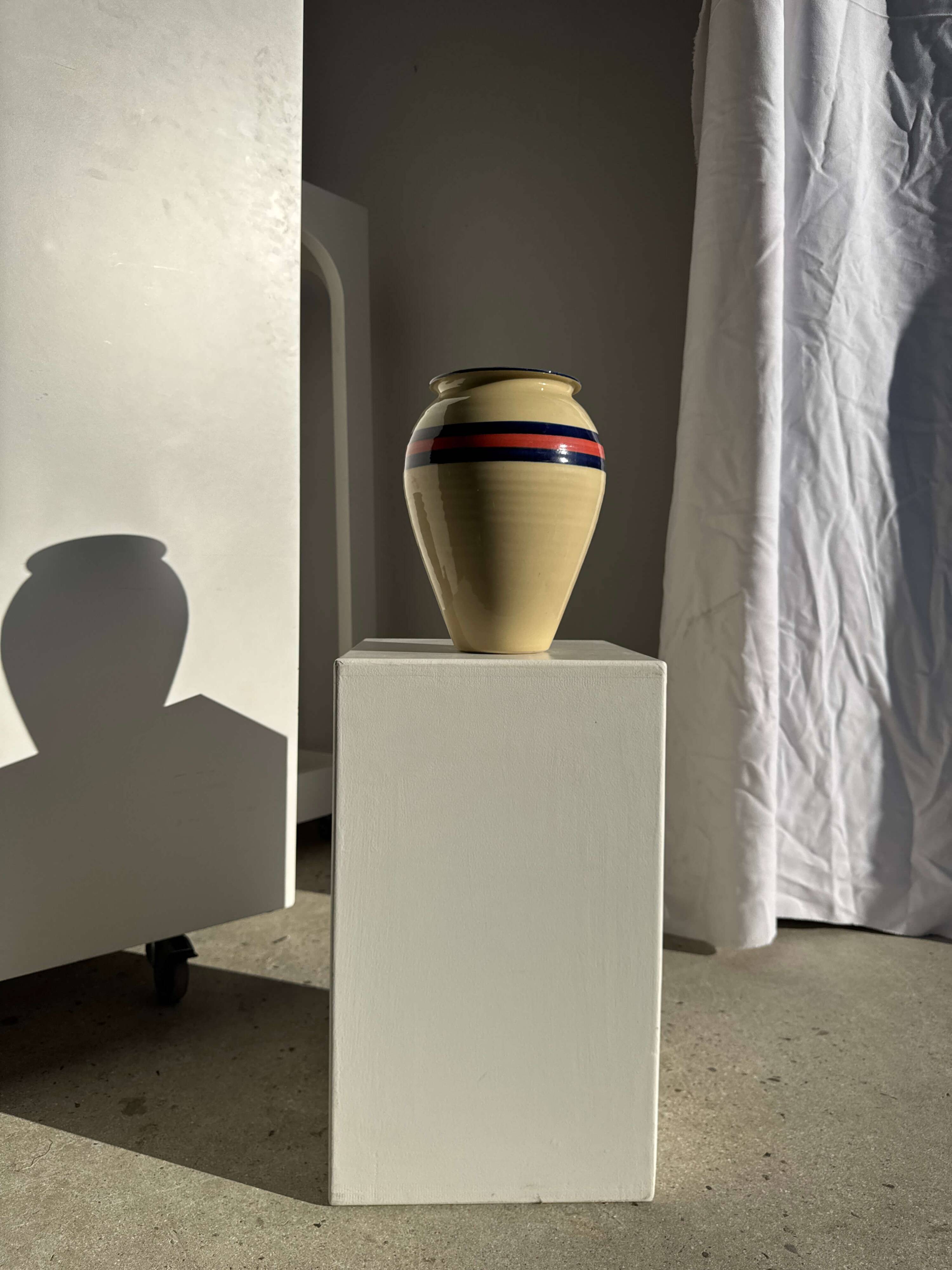 Large beige vase with blue and pink trim H27 D21