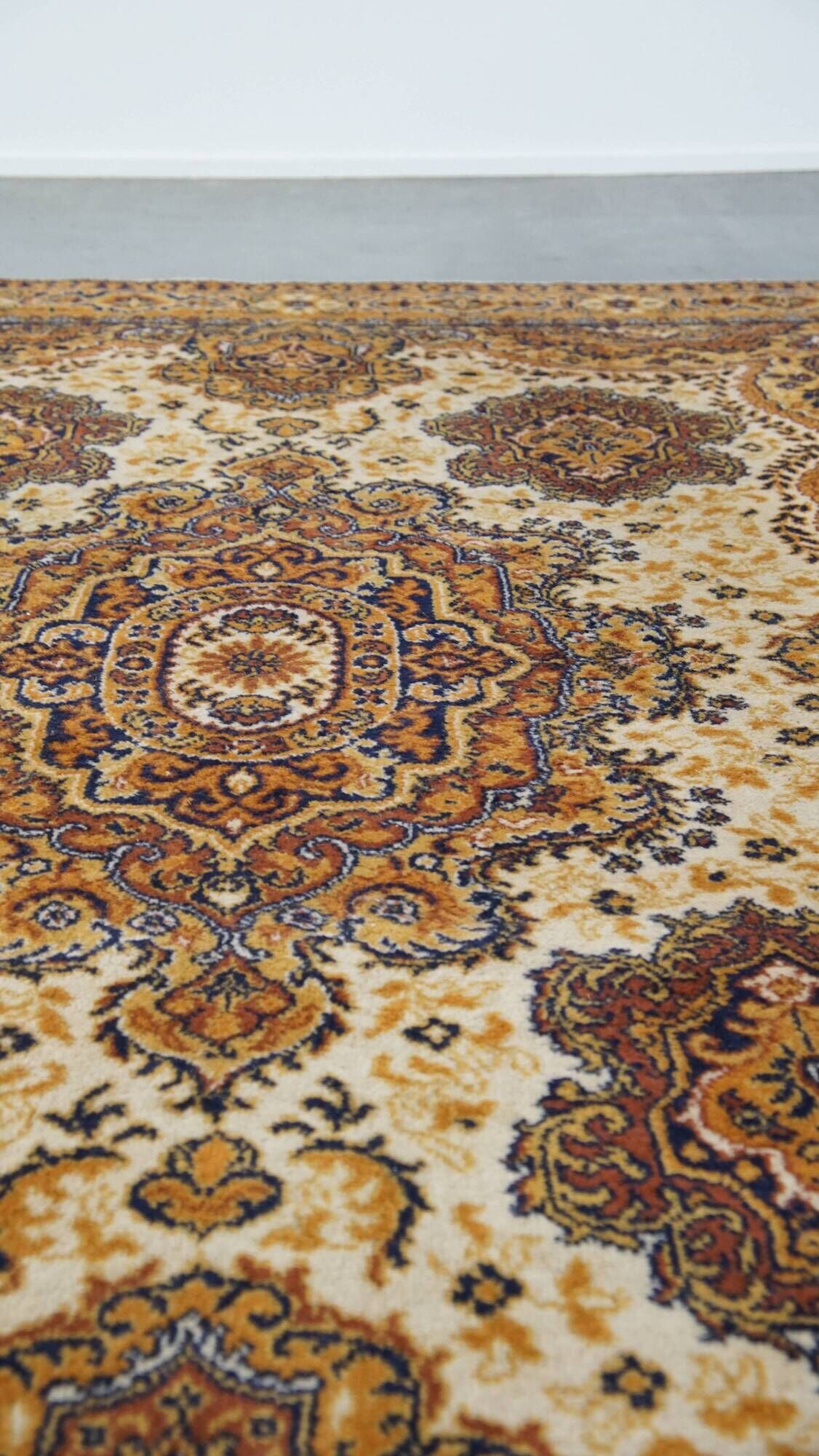 Rug in Predominantly Brown and Yellow Tones – 235x170 cm