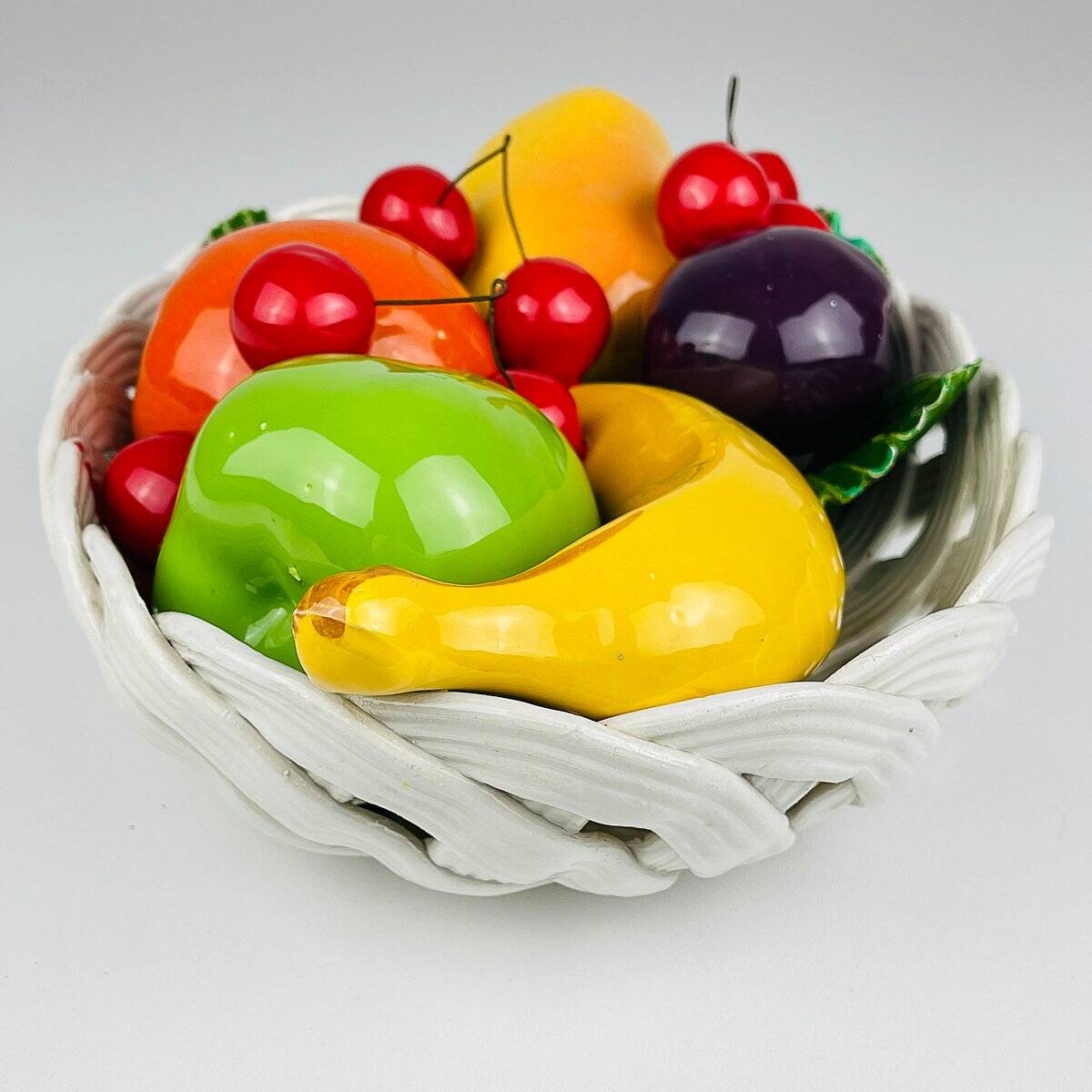 Vintage Italian ceramic fruit basket from the mid-20th century, 1980s.