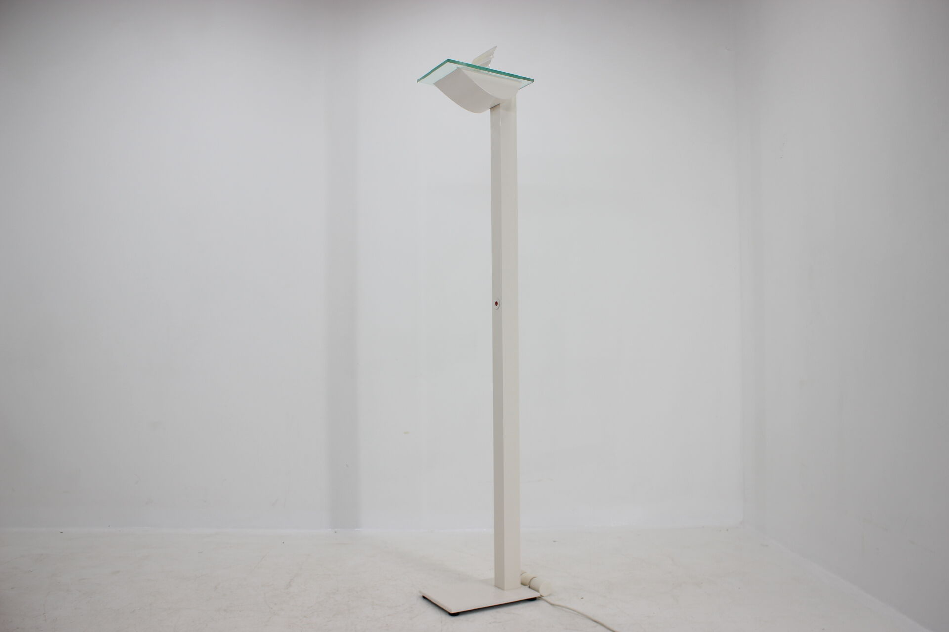 Lampadaire en métal blanc moderniste par Hartmut Engel pour Zumtobel, années 1980.