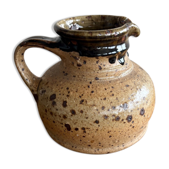 Sandstone pitcher by Digan