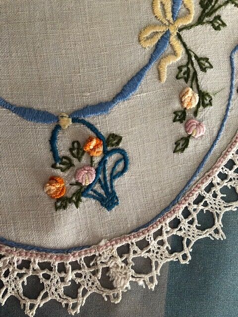 old round placemat 30cm embroidery / handmade lace