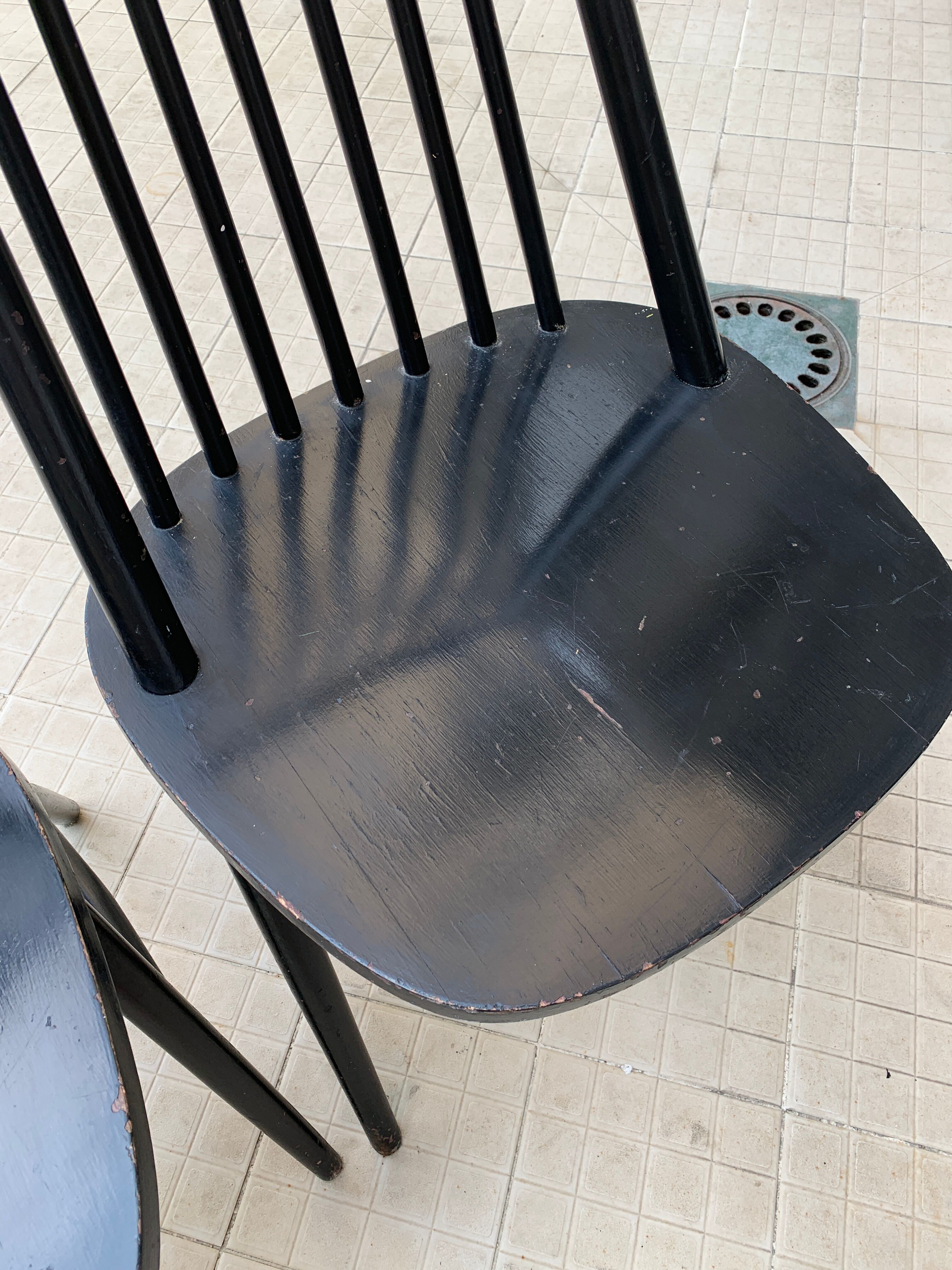 Set of 4 black chairs