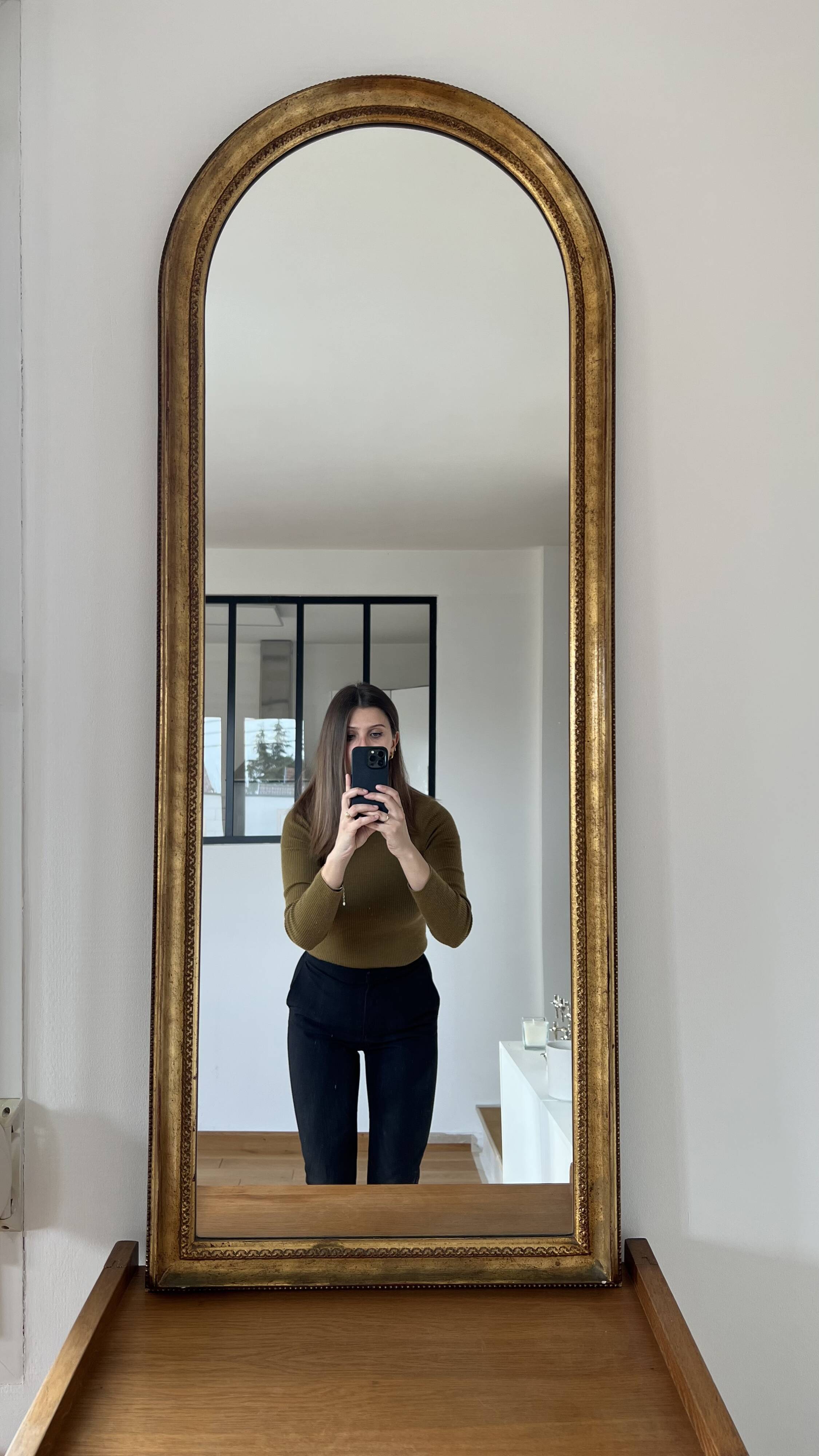 Elongated golden mirror