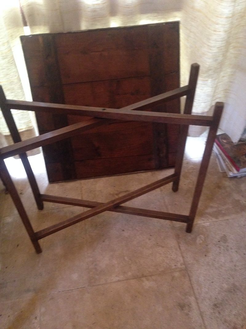 Table de voyage d'époque Louis XVI dessus amovible peint faux marbre piètement en X pliant
