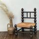 Chaise basse paillée