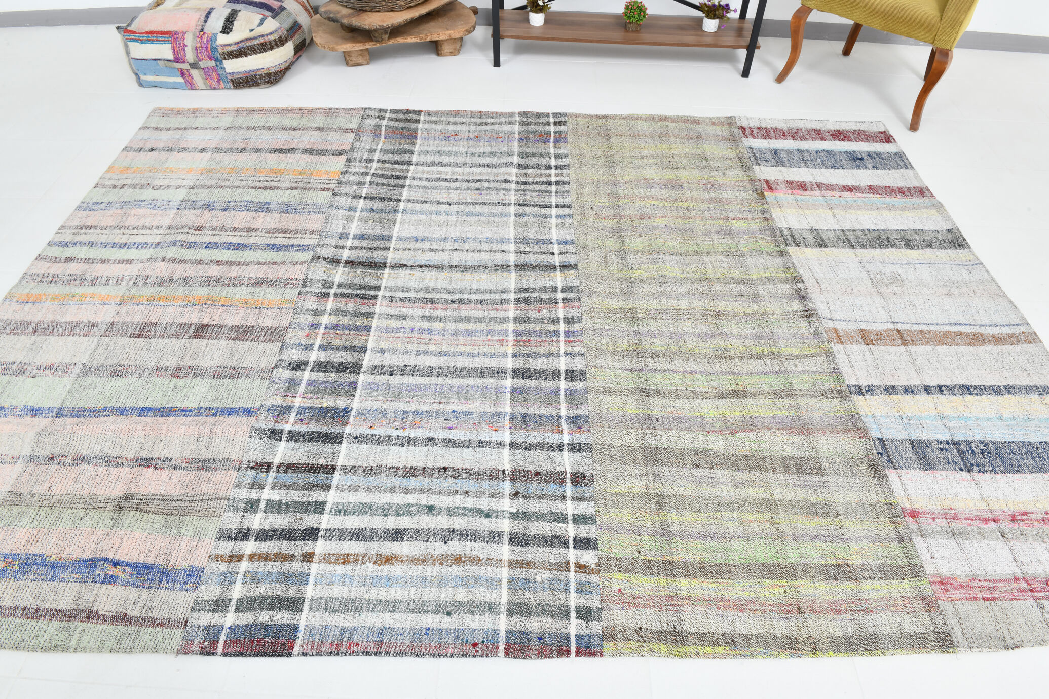 Ethnic vintage rug, 222x304cm