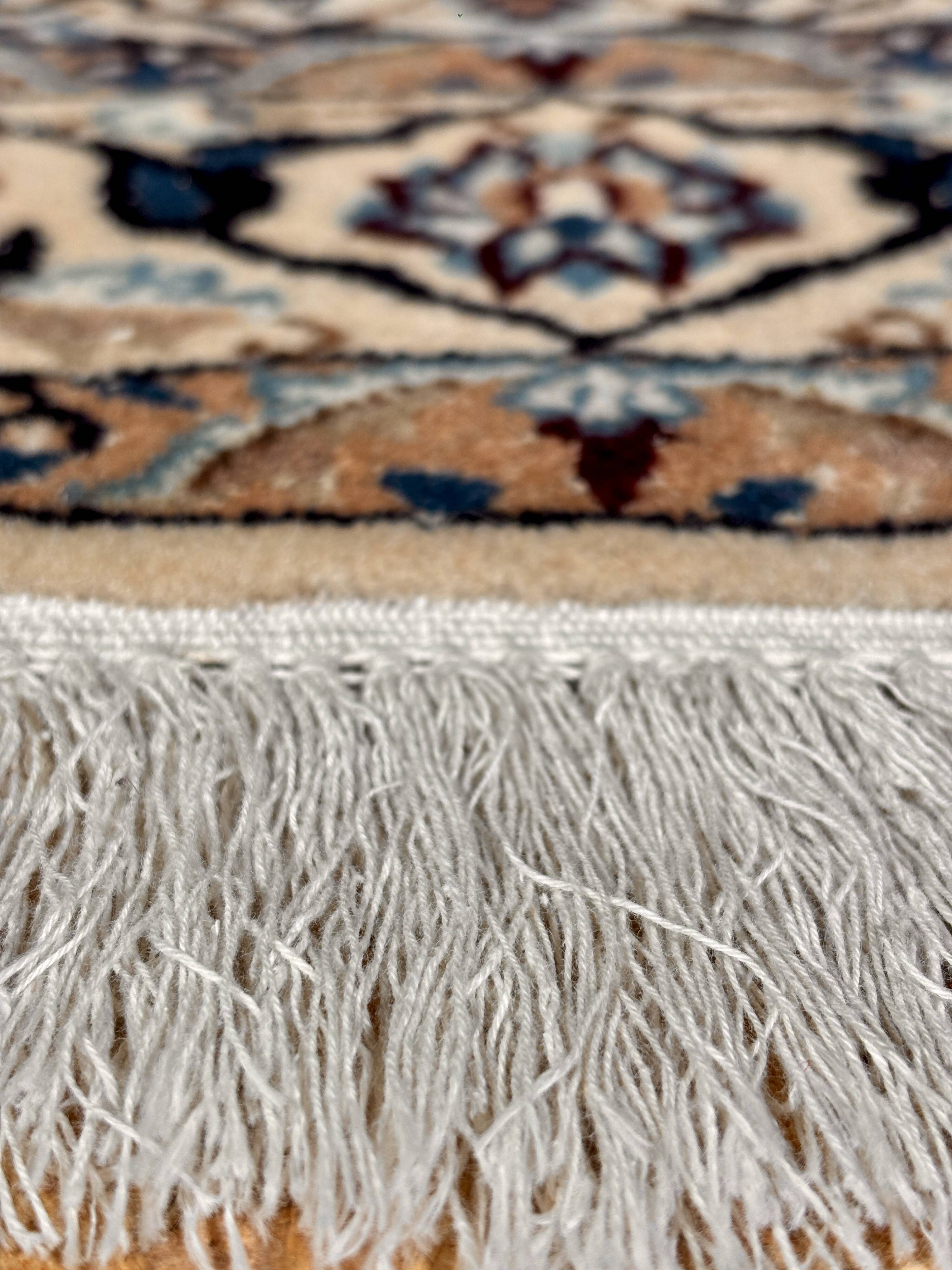 Nain Persian carpet in wool on cotton – 207 x 127 cm
