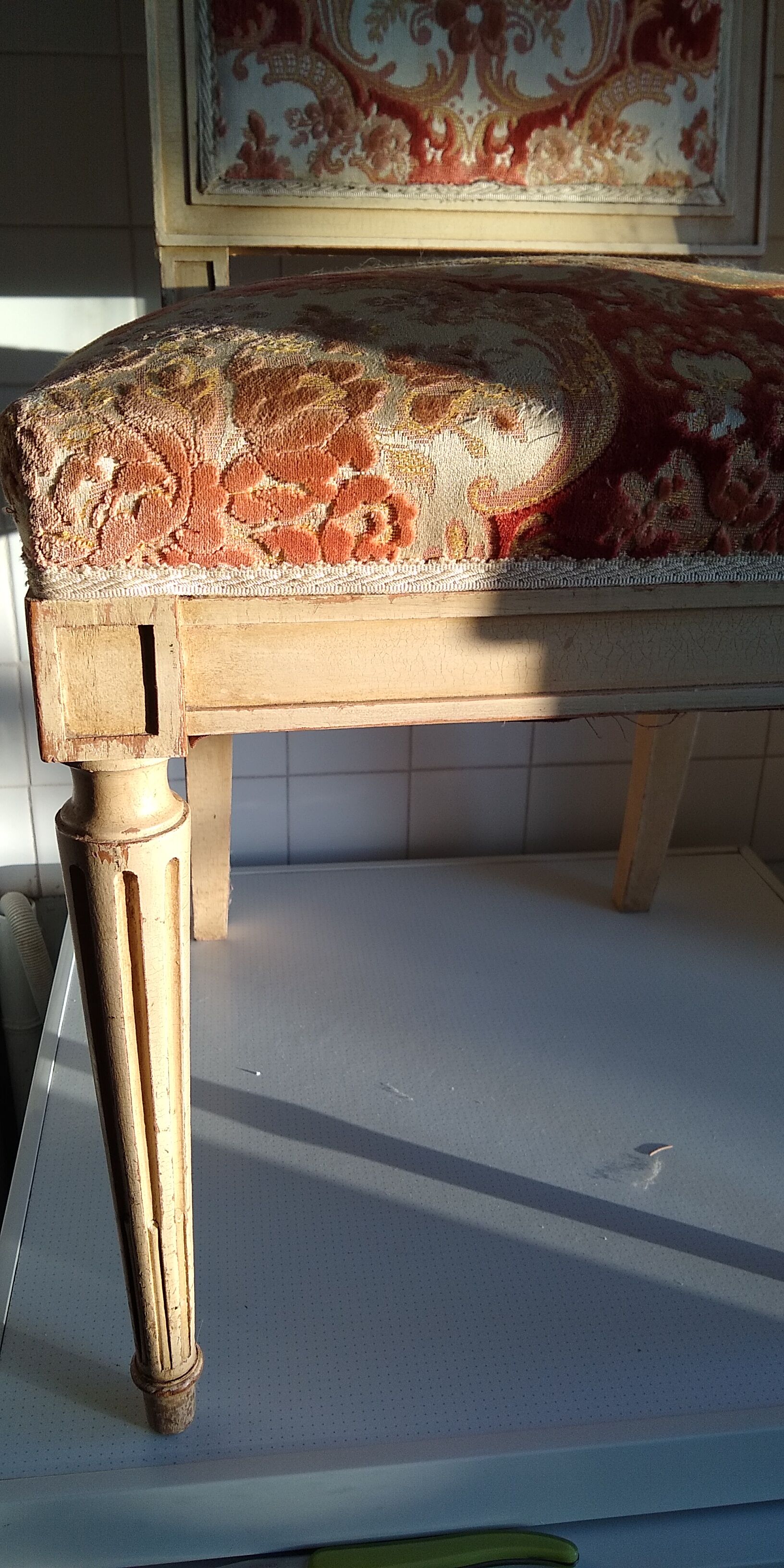 Set of 6 chairs sober wooden with fabric of Louis XVI style