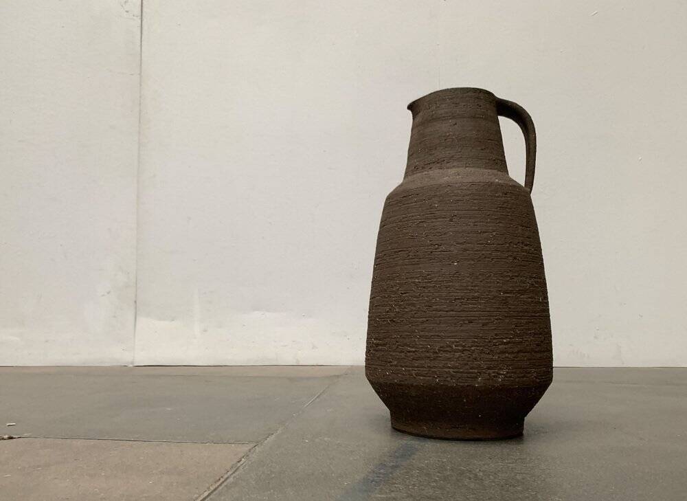 Brutalist German vase on a mid-century stand by Krösselbach Keramik, 1960s.
