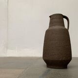 Brutalist German vase on a mid-century stand by Krösselbach Keramik, 1960s.