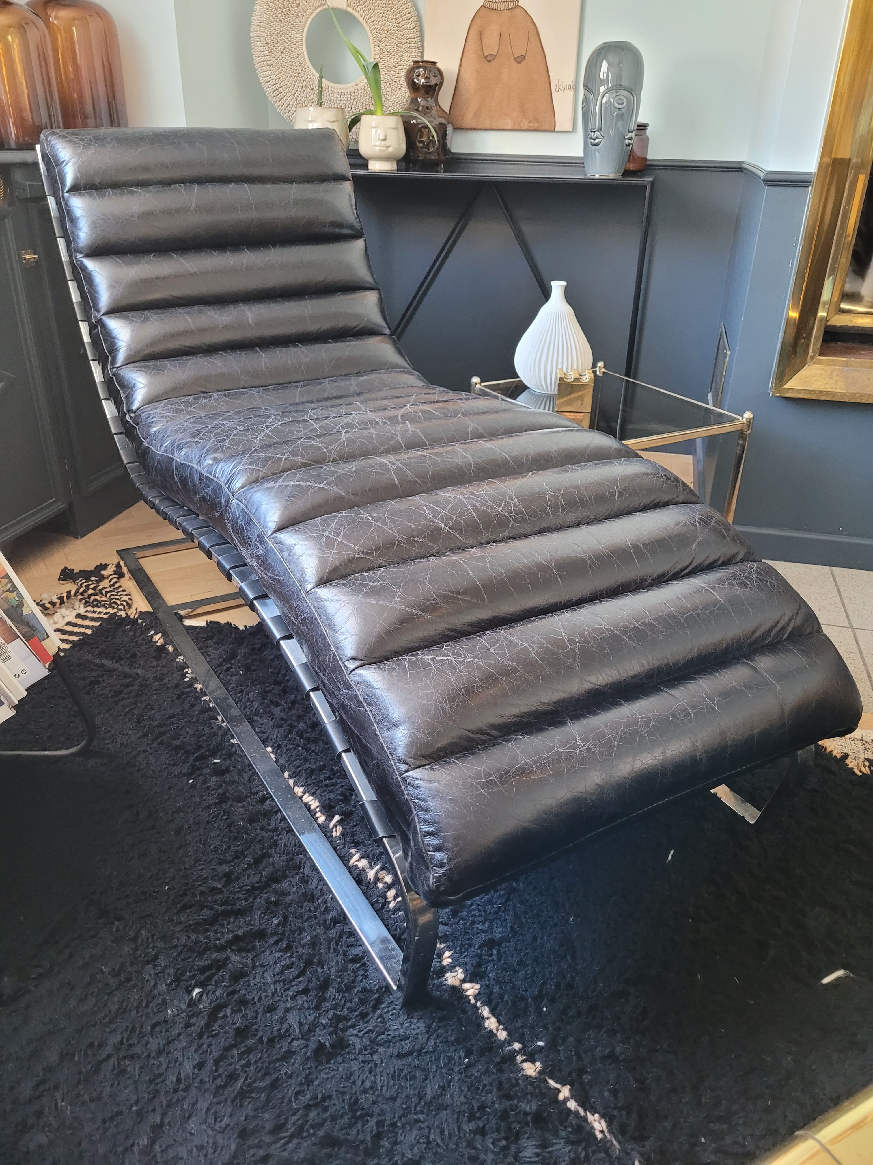 Black leather chaise longue divan