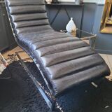 Chaise longue en cuir noir divan