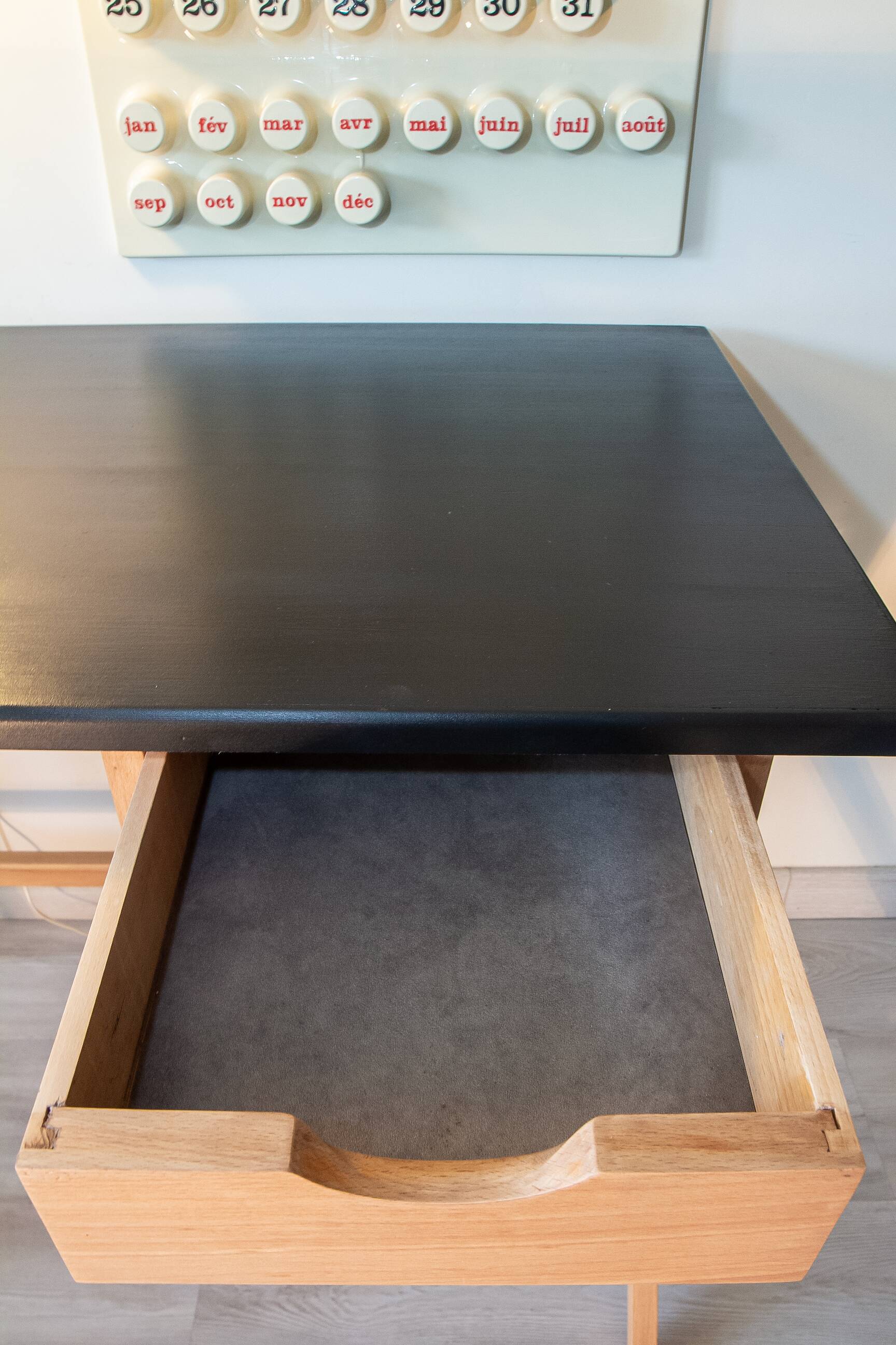 Vintage desk from the 60s-70s, light oak, in superb condition.