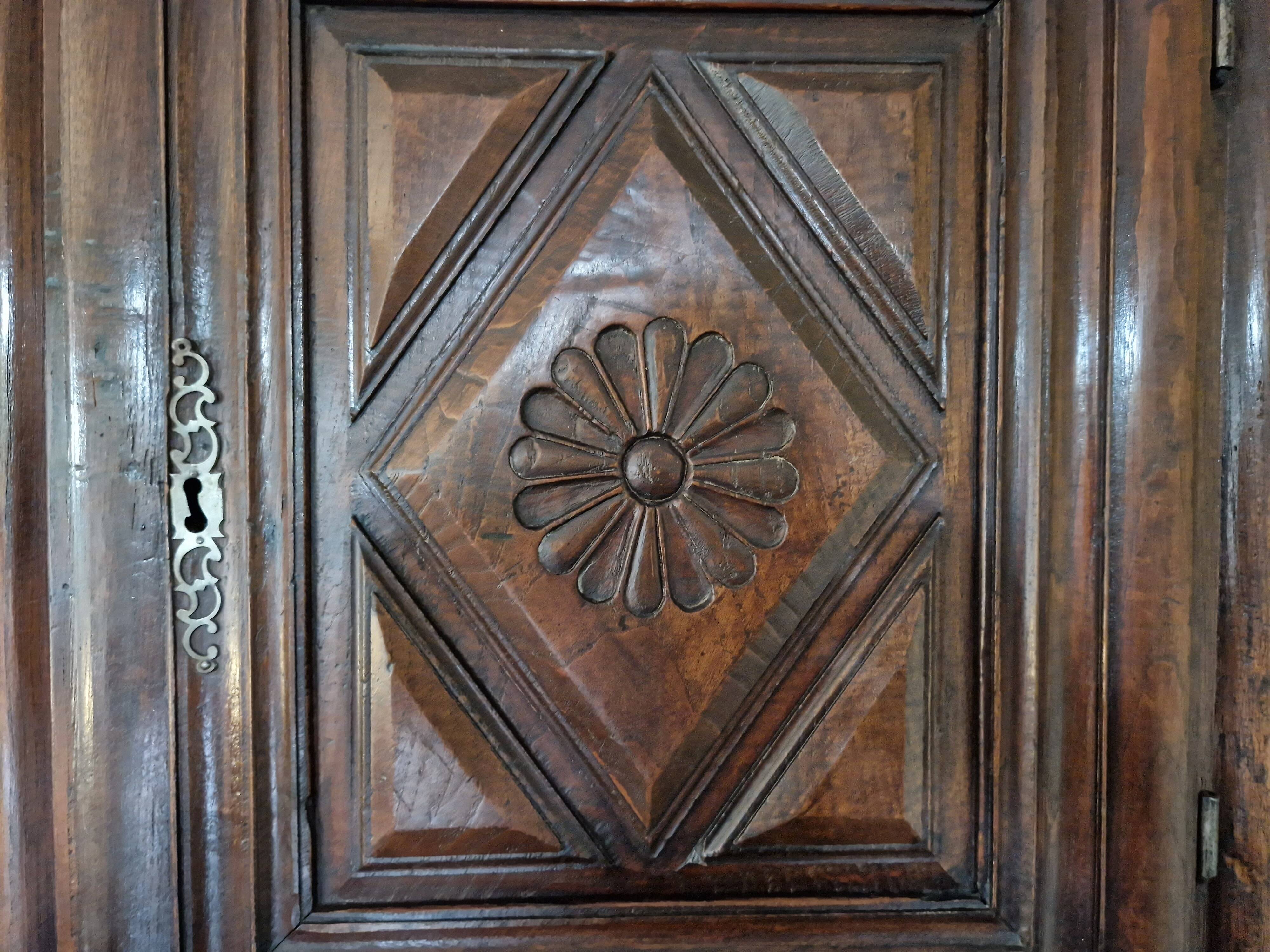 Vendée cabinet, standing man, 17th century