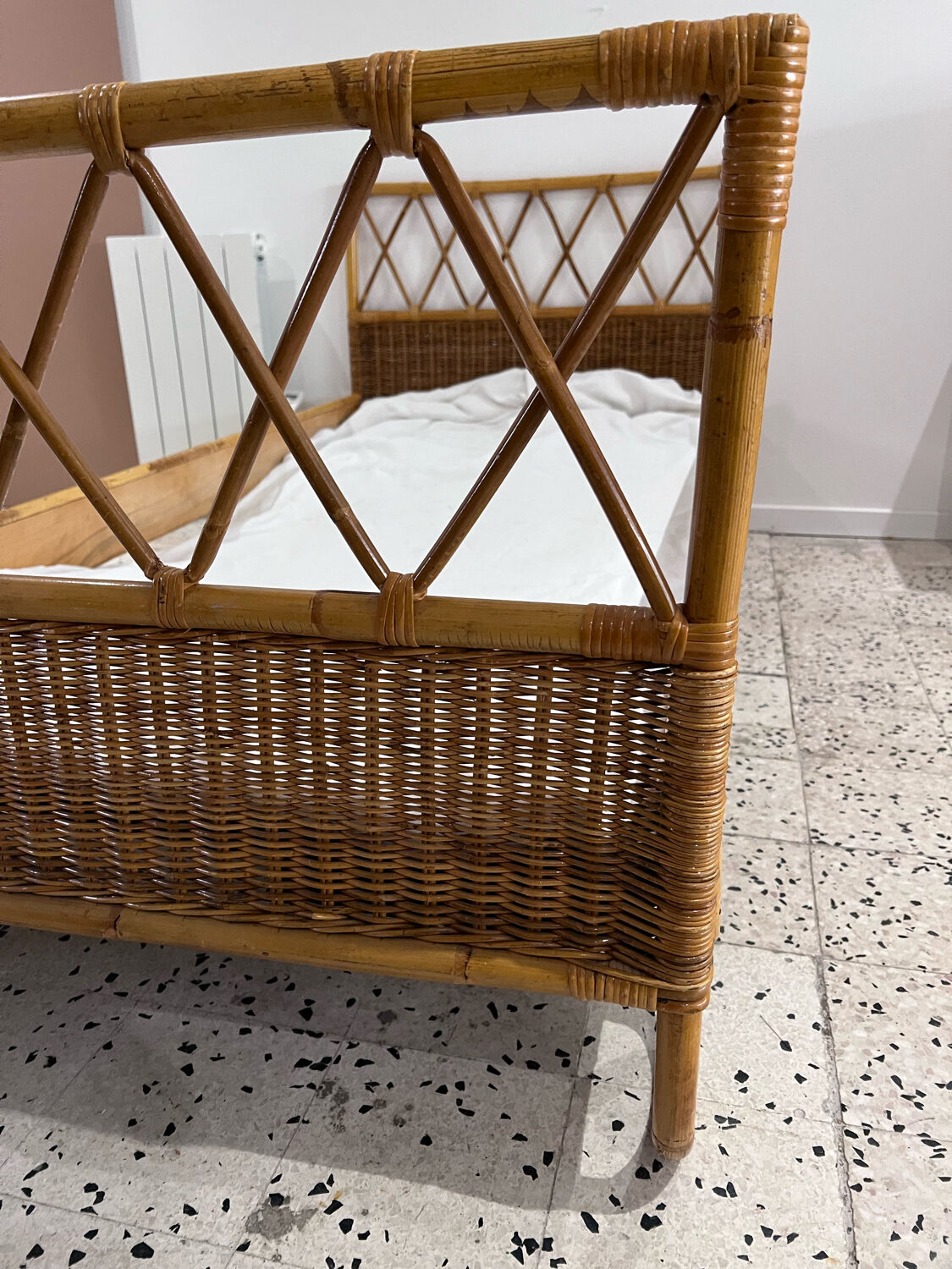 Vintage 1 place rattan bed