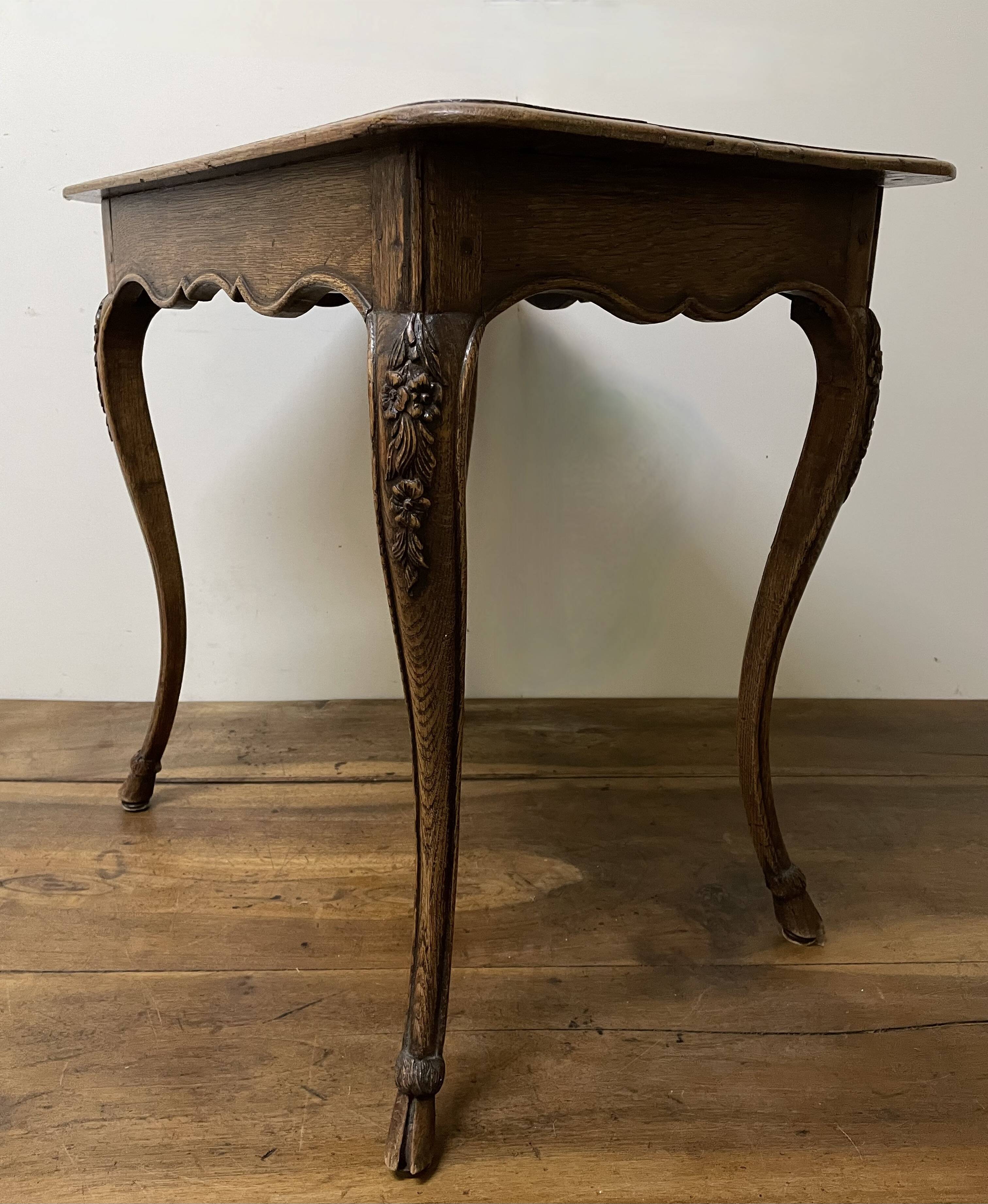 Table d appoint en chêne d époque du XIX ème siècle