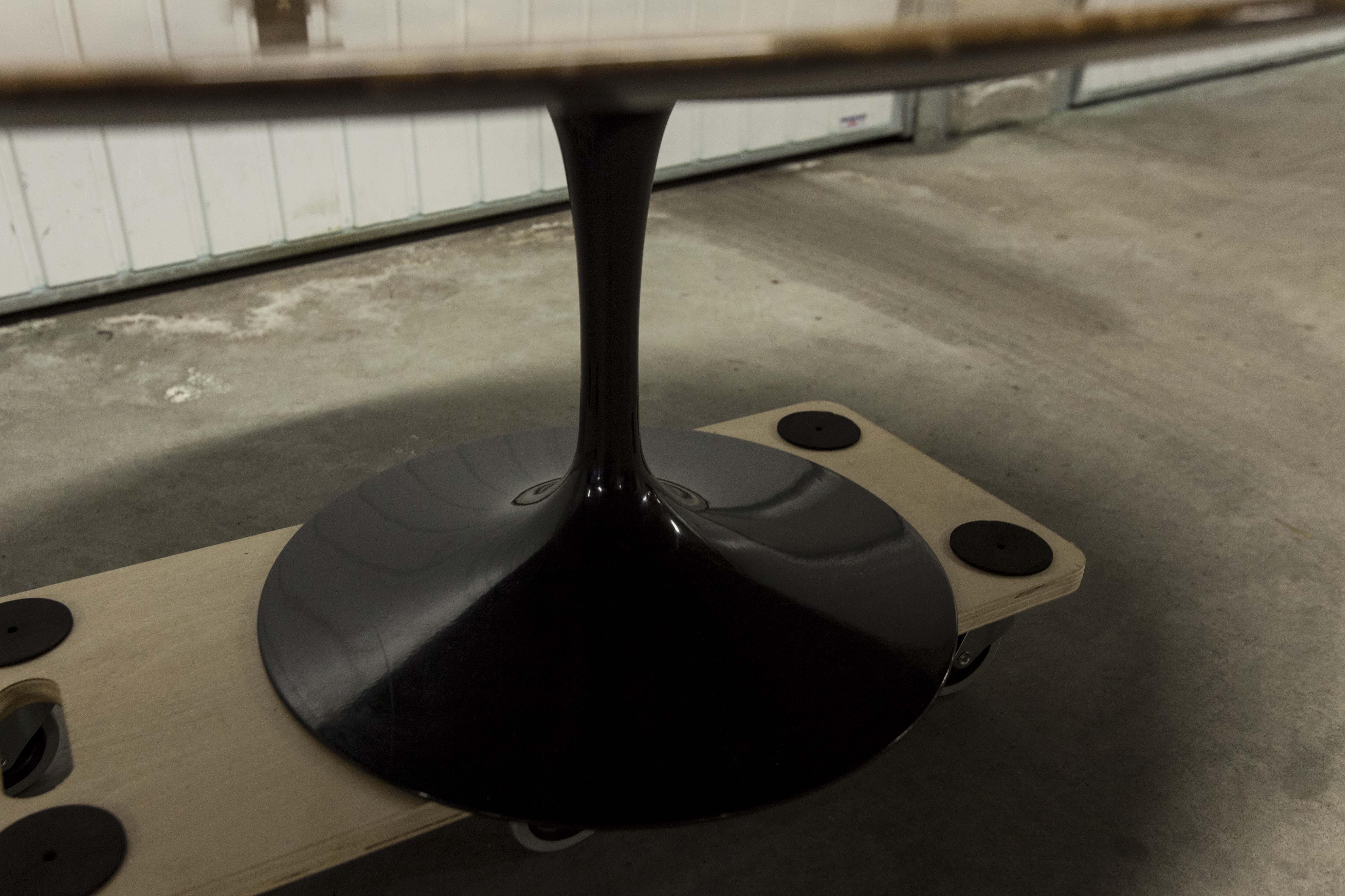 Oval coffee table by Eero Saarinen for Knoll