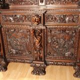 Important Renaissance-style walnut buffet from the 19th century.