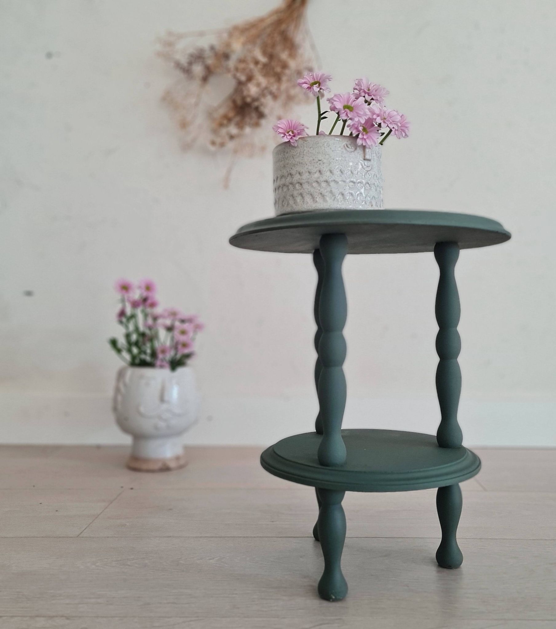 Plant holder in wood