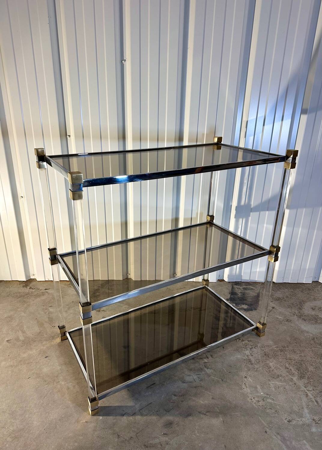 Étagère mid century en Plexiglas et chrome