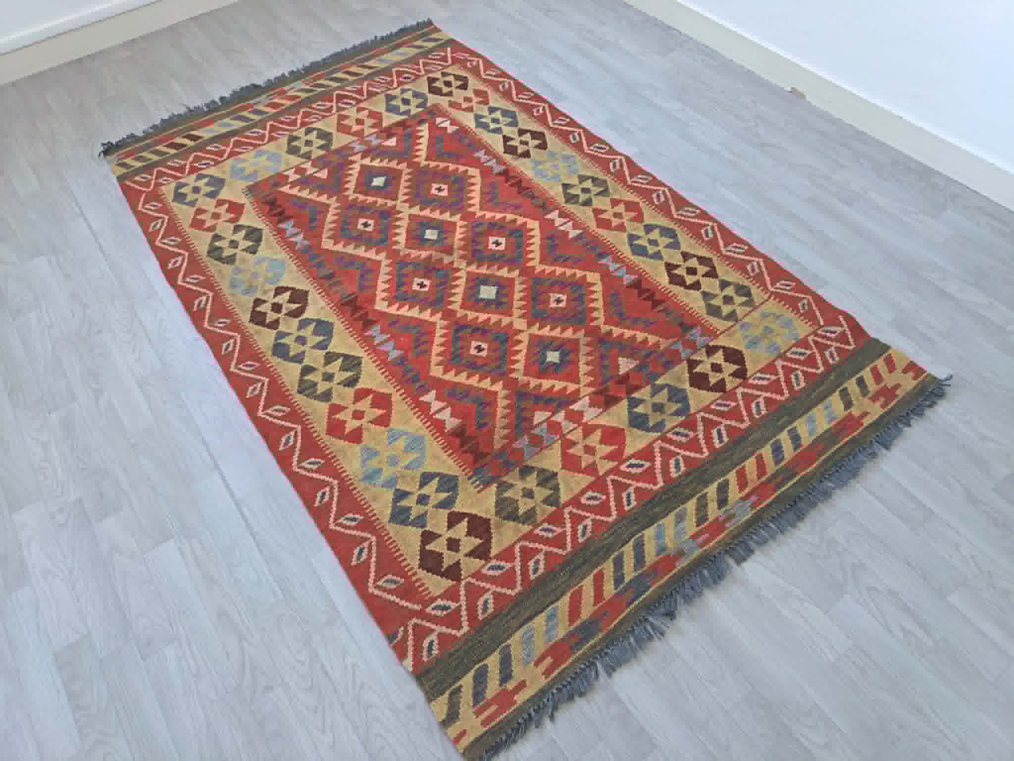 Handmade Persian Gashqaï carpet