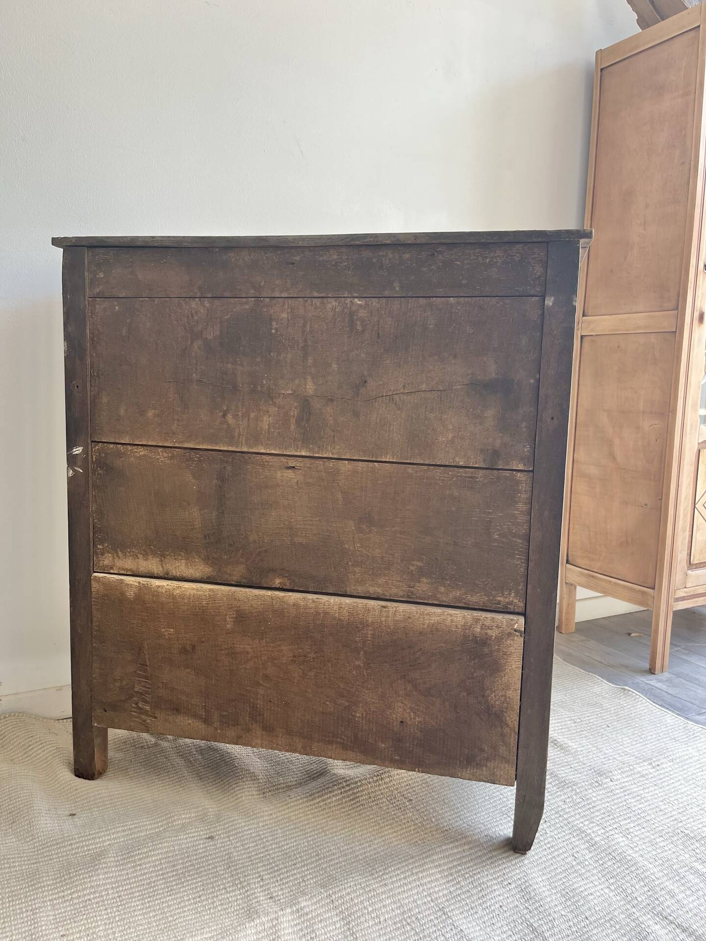 Atypical antique chest of drawers