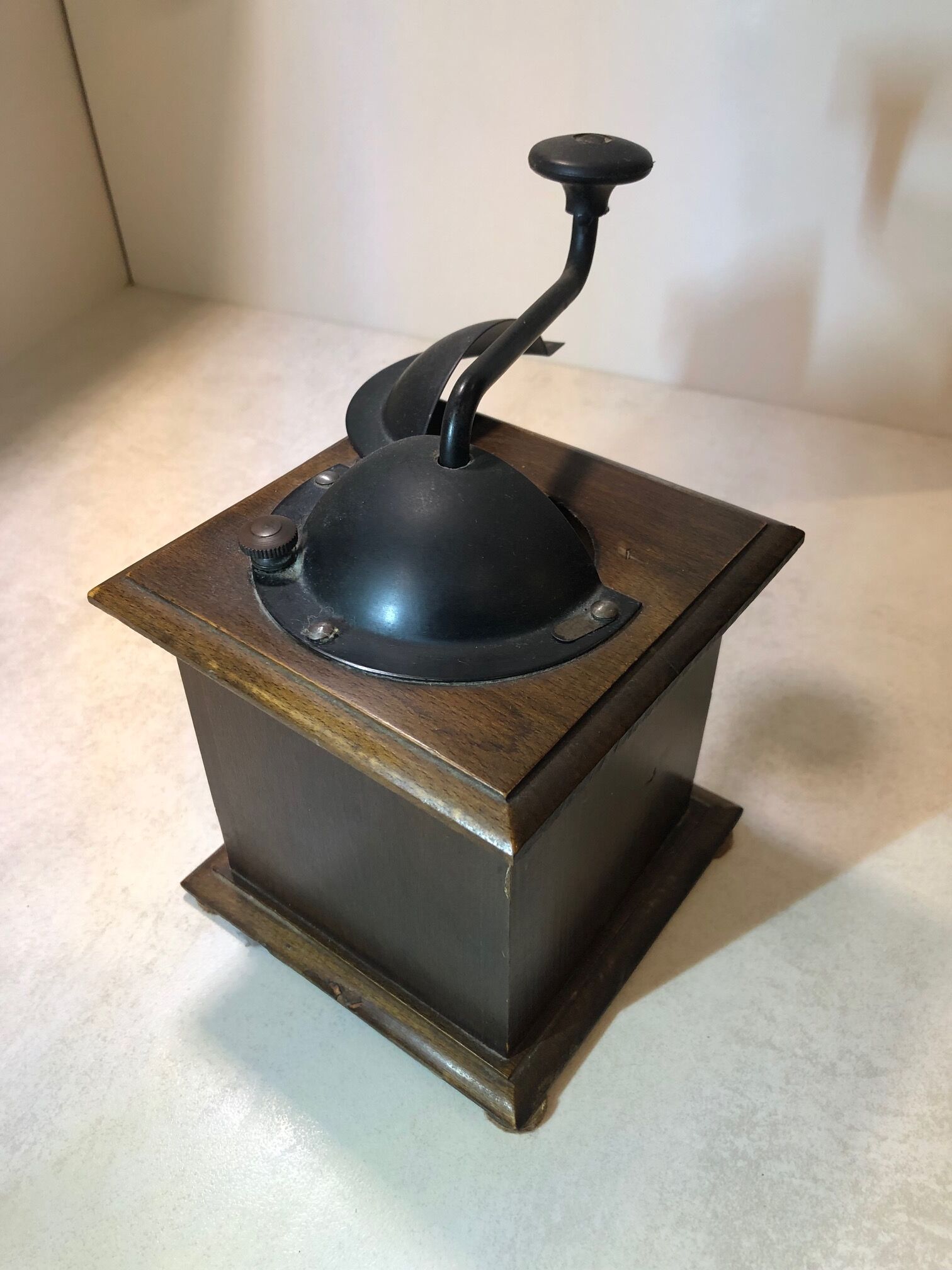 Coffee grinding machine