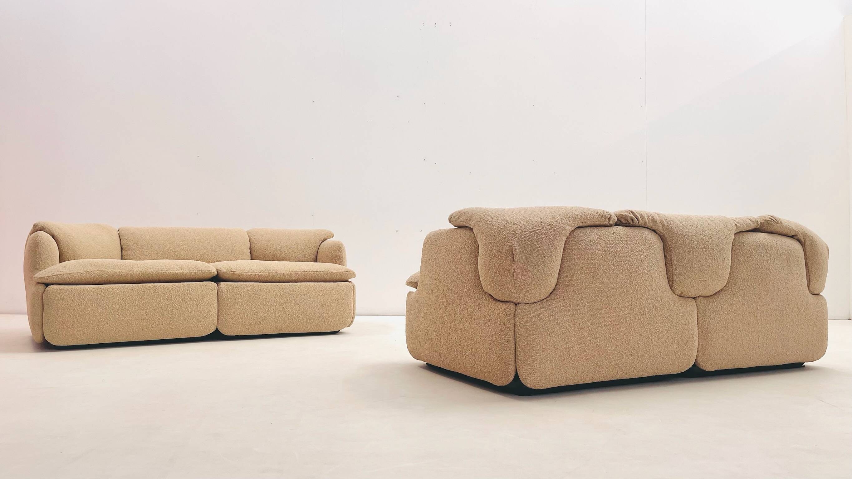 'Confidential' salon sofa 2x2 seats by Saporiti