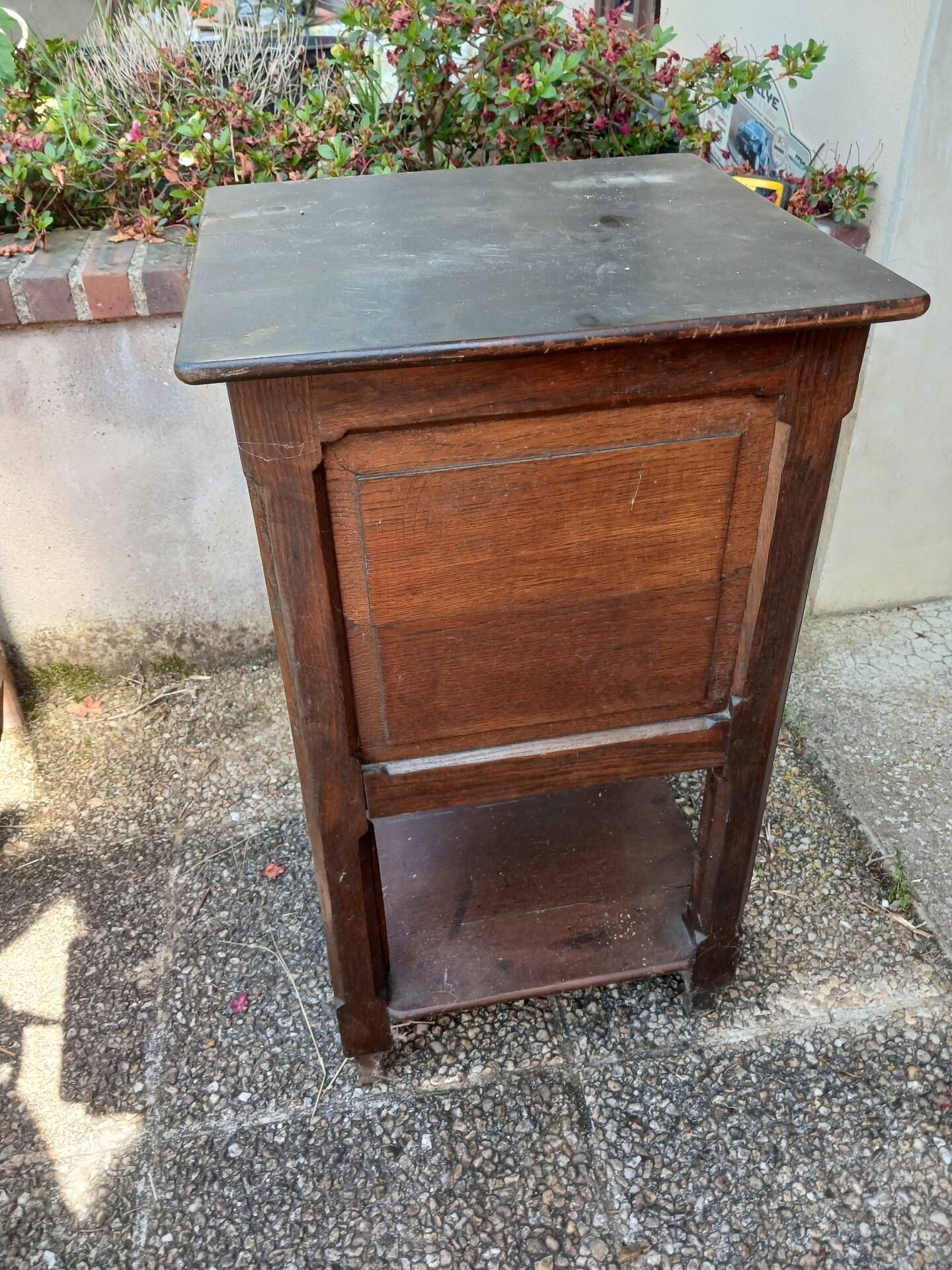 Bedside table